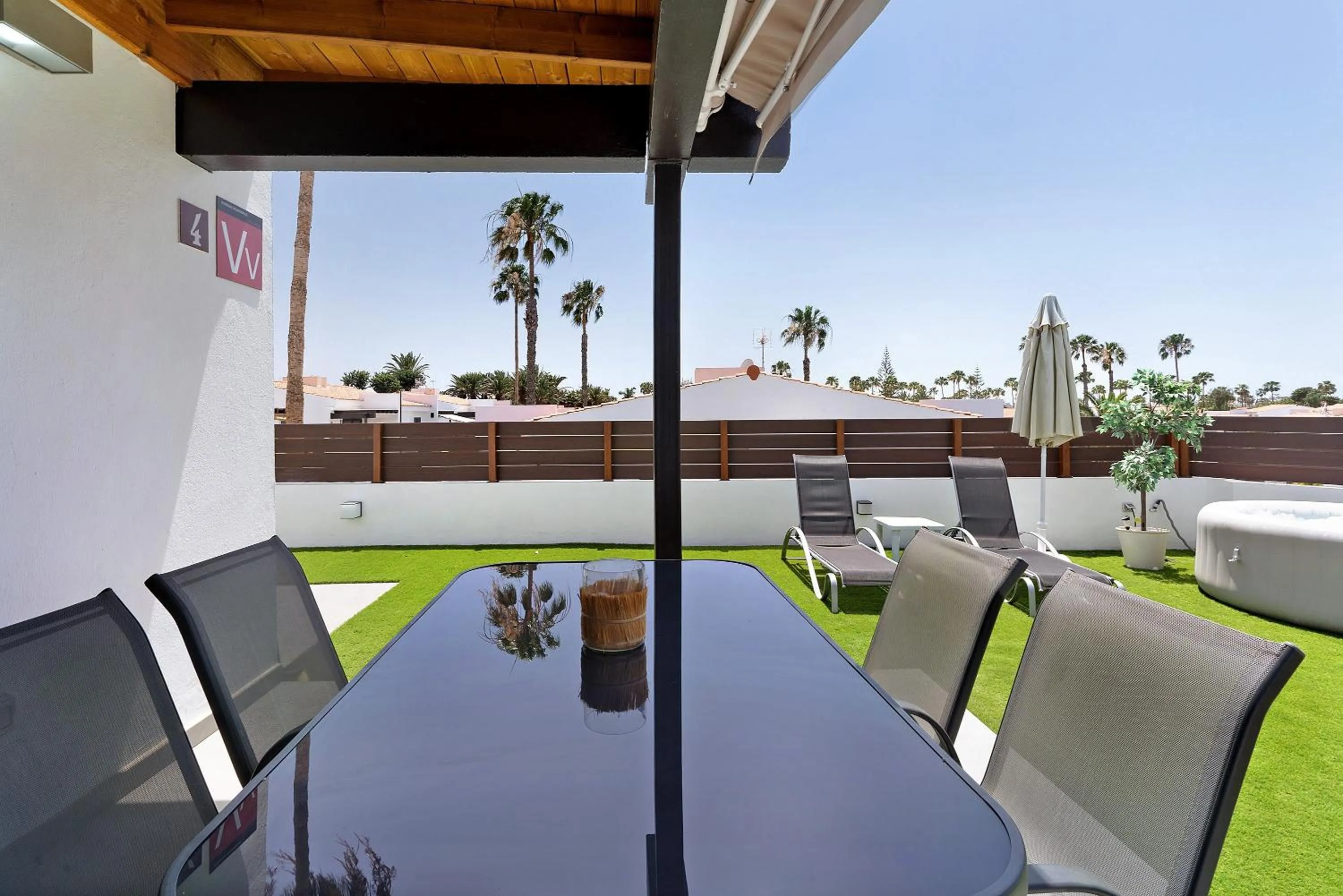 Property building in Casa Luna Kingbed and Jacuzzi