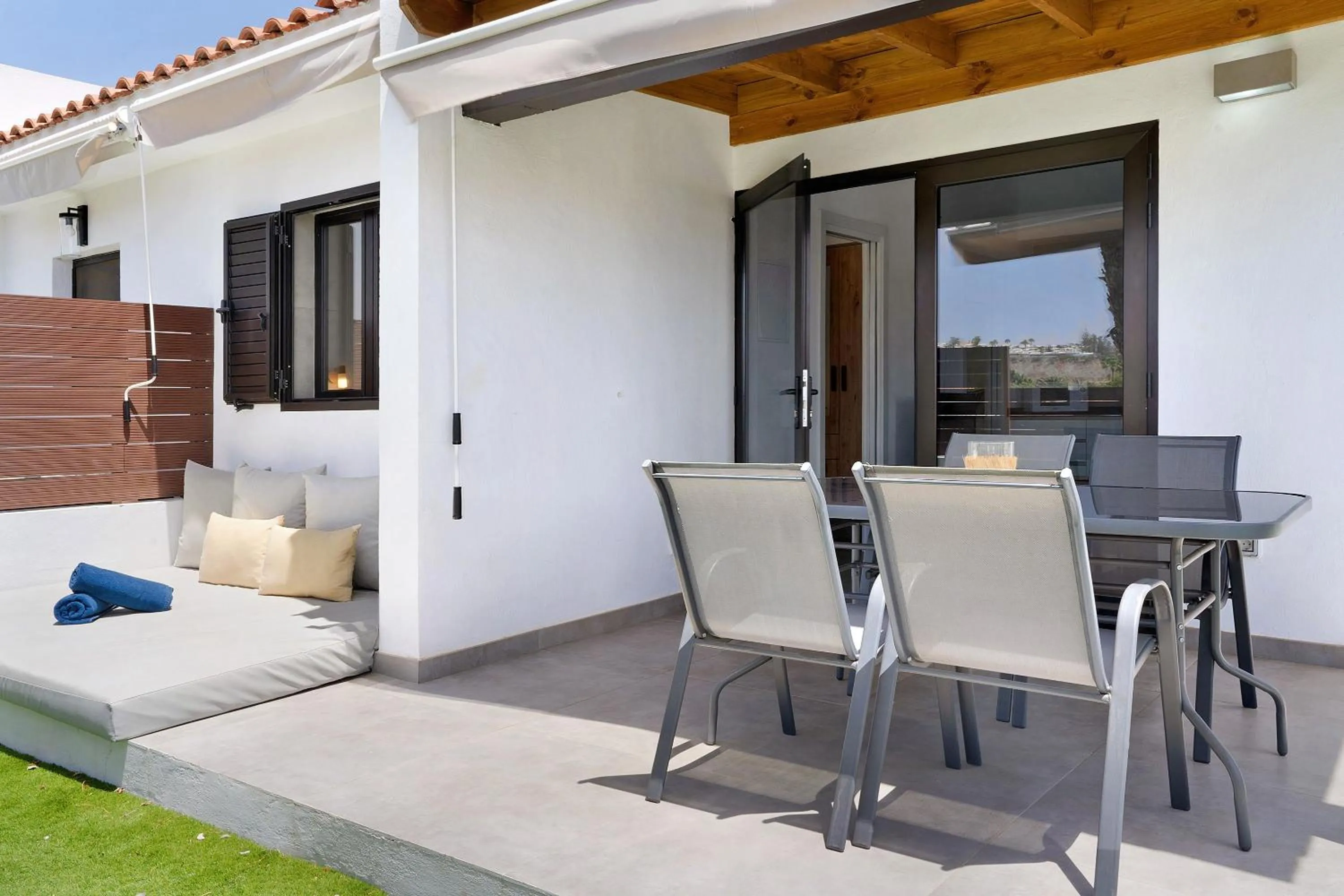 Property building in Casa Luna Kingbed and Jacuzzi