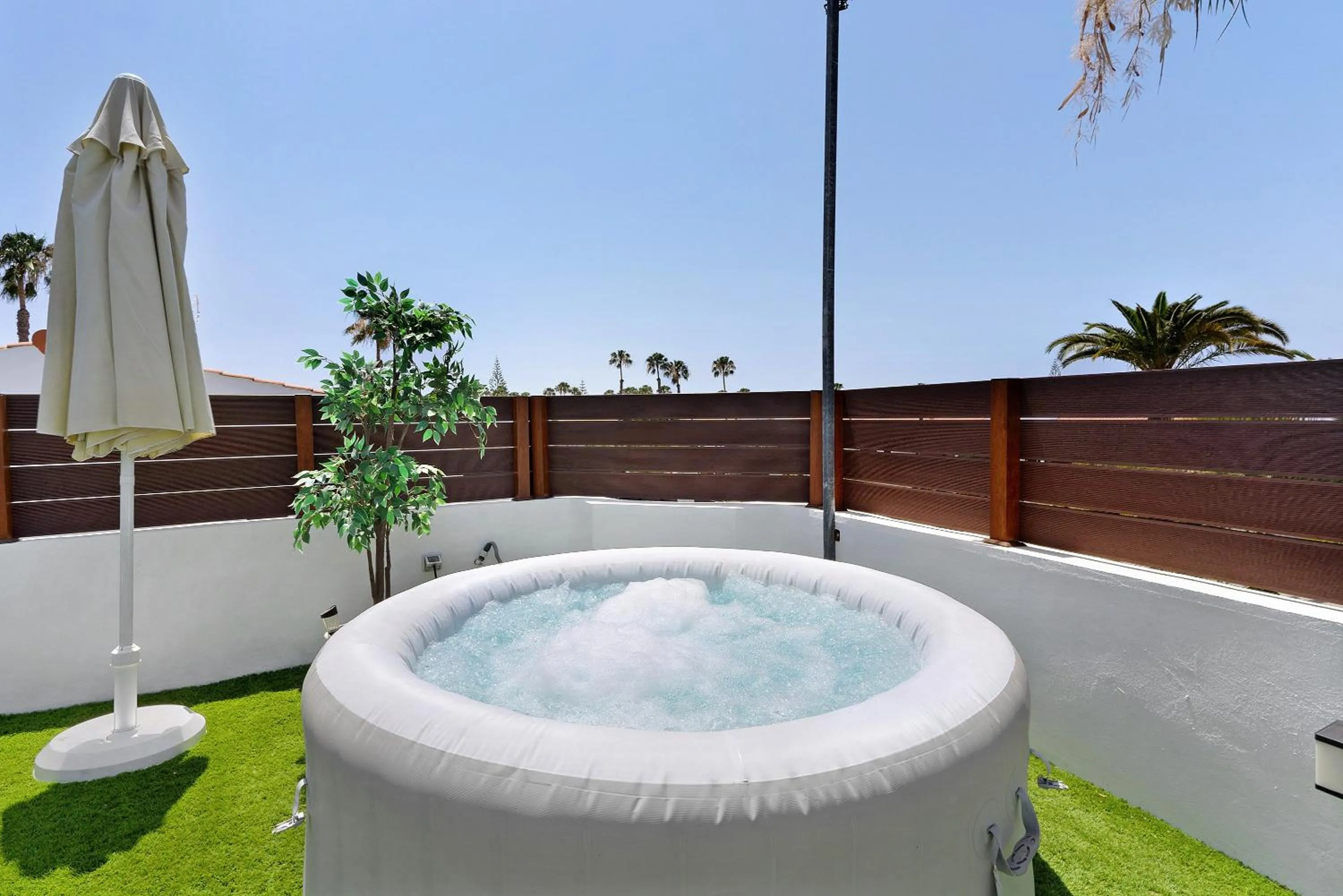 Casa Luna Kingbed and Jacuzzi