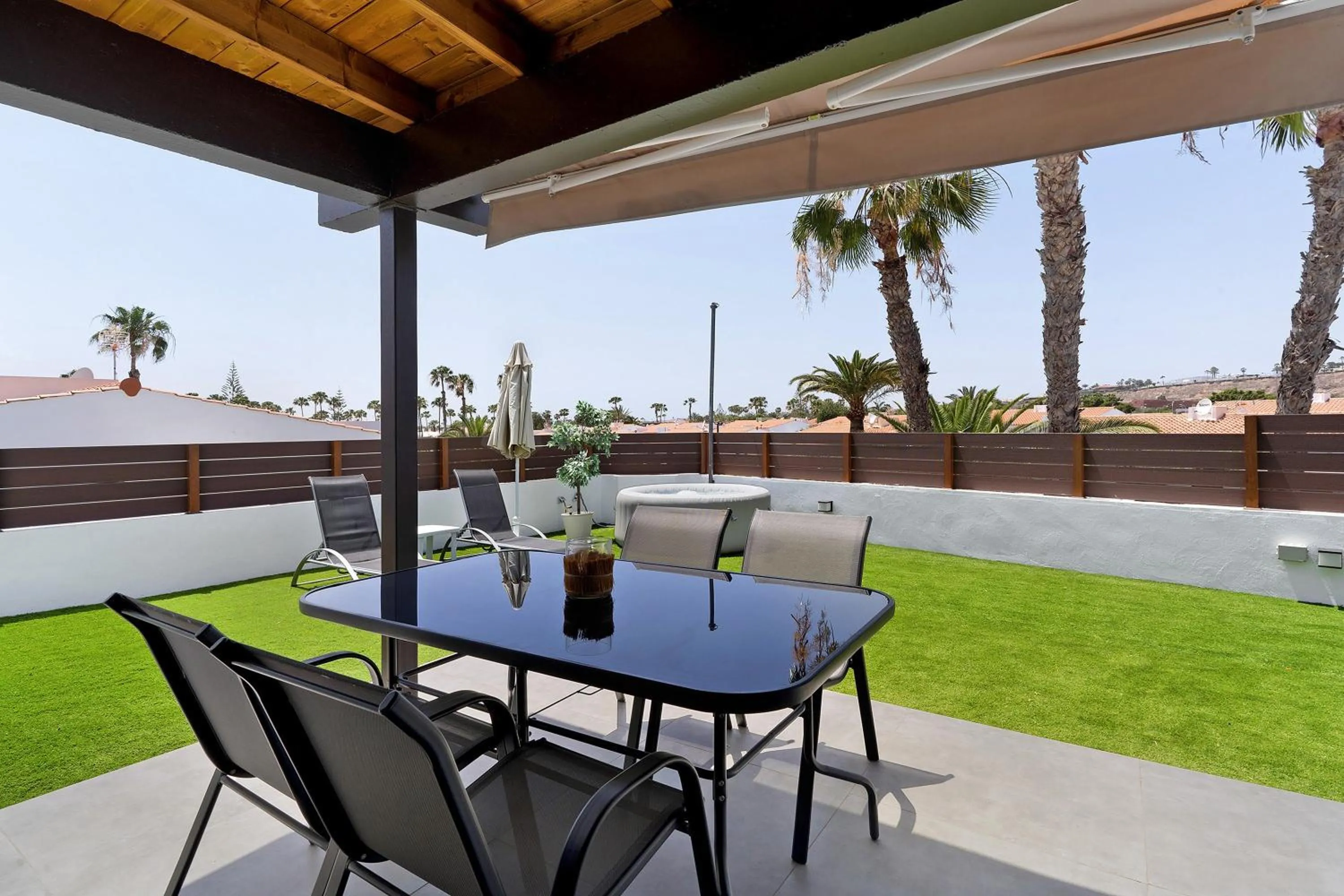 Property building in Casa Luna Kingbed and Jacuzzi