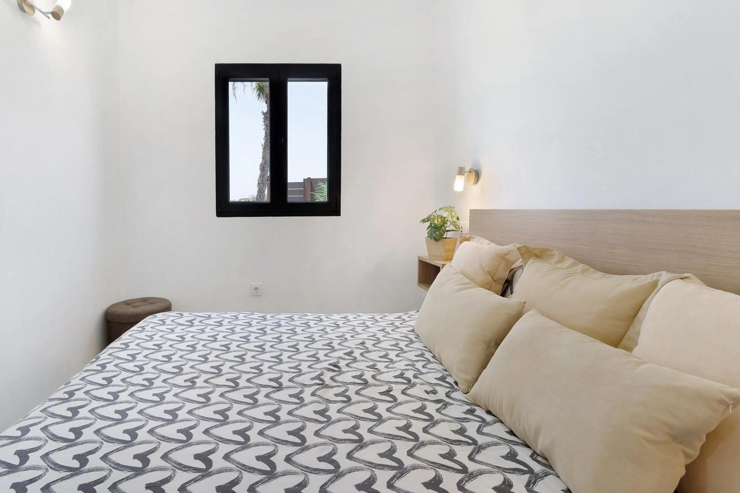 Living room, Bed in Casa Luna Kingbed and Jacuzzi