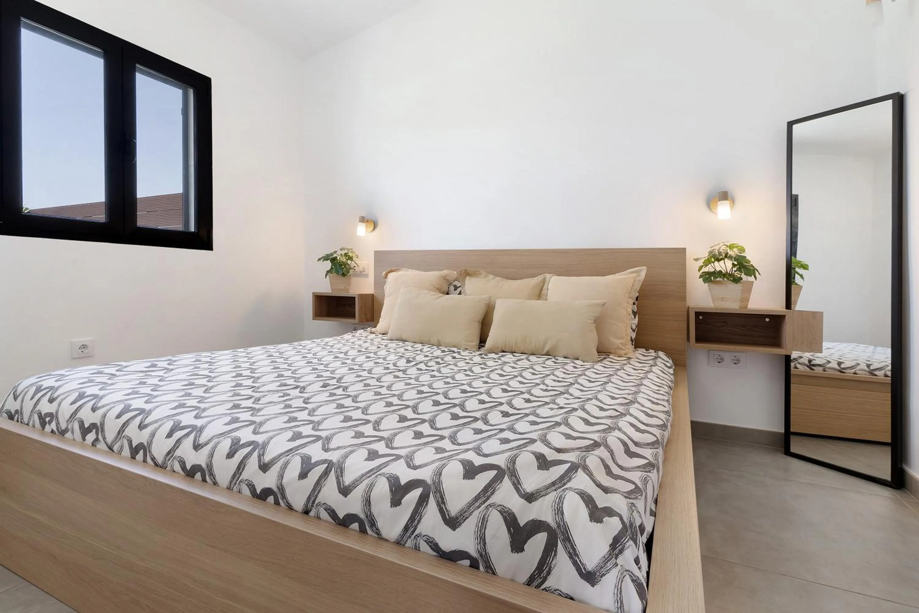 Living room, Bed in Casa Luna Kingbed and Jacuzzi