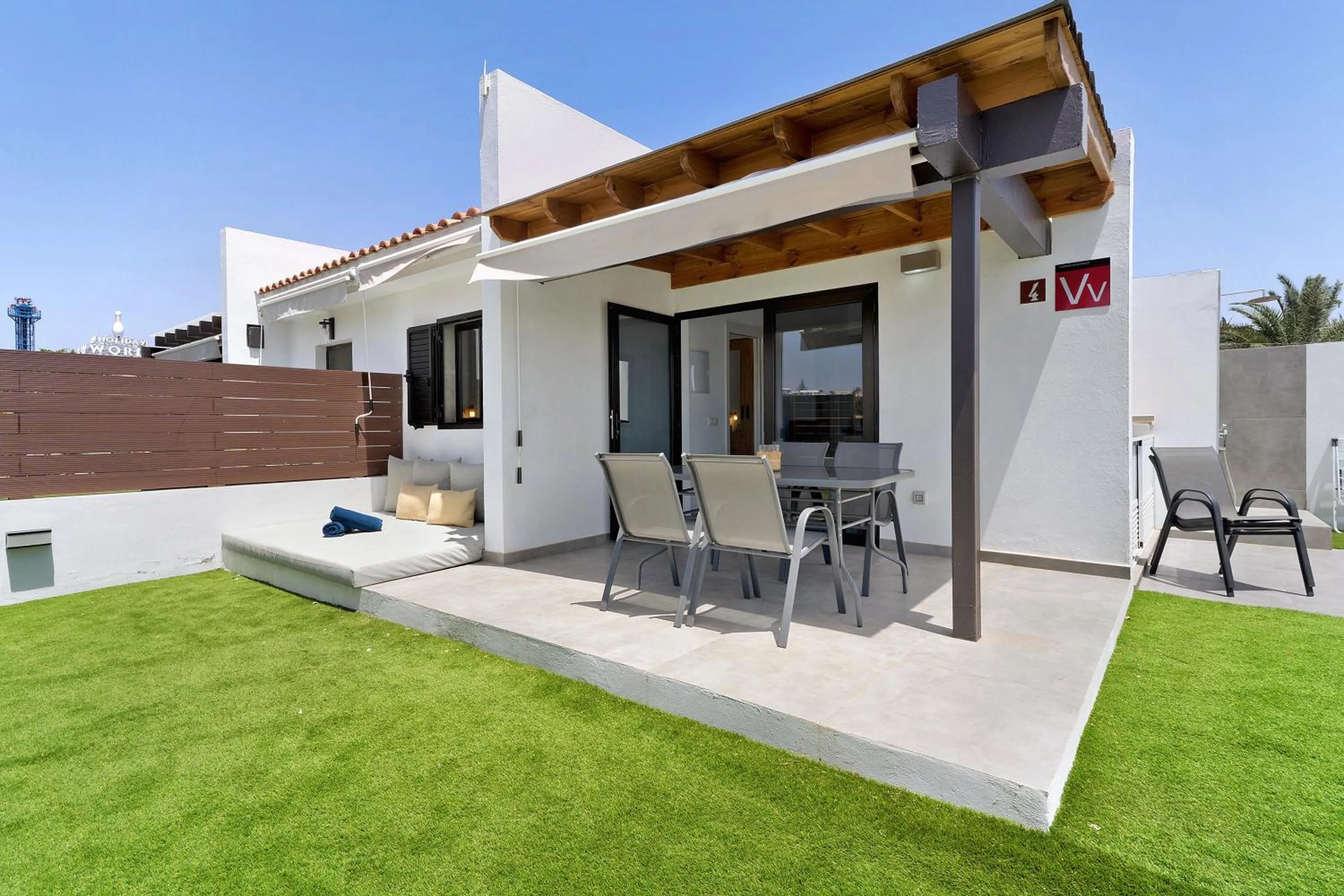 Property building in Casa Luna Kingbed and Jacuzzi