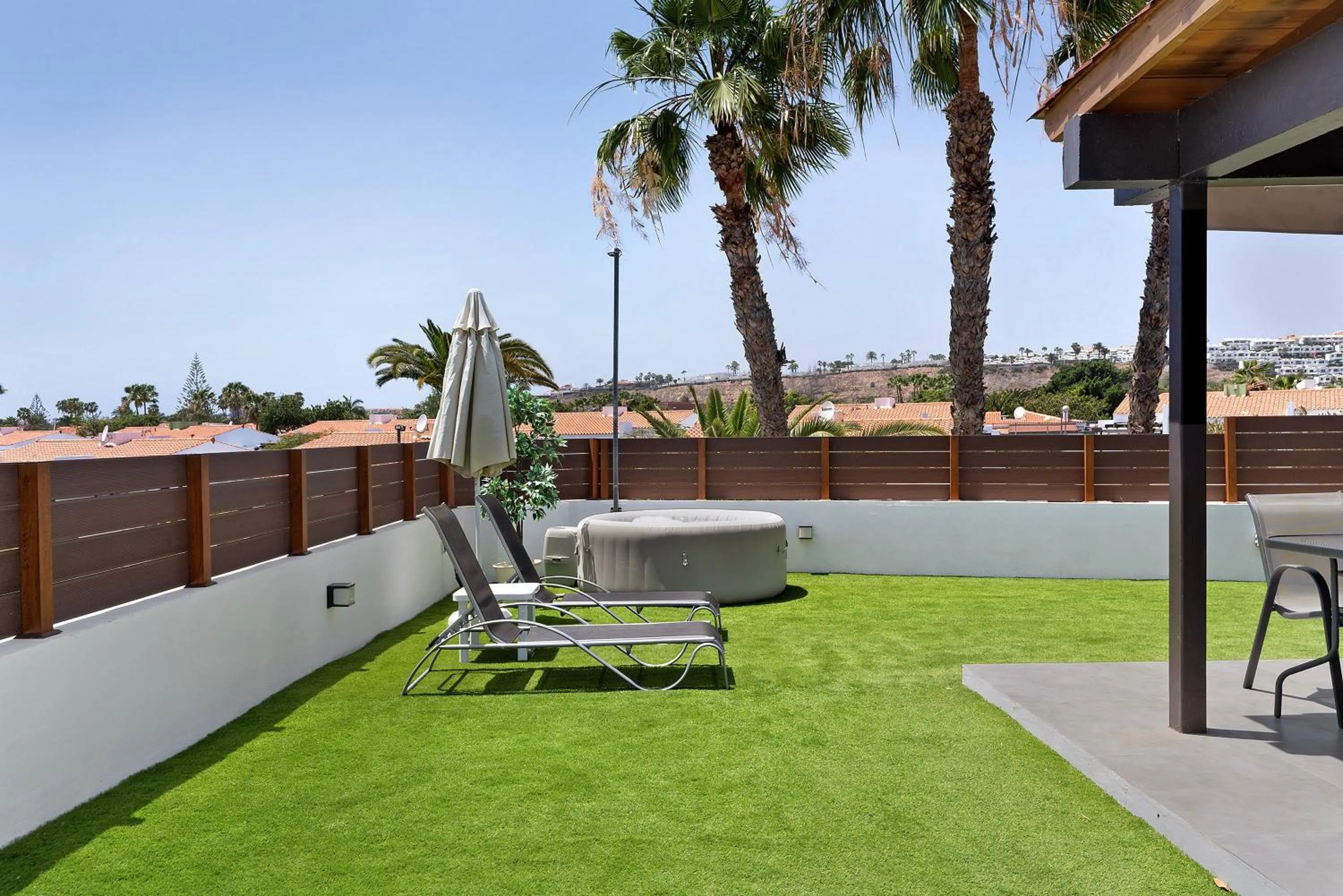 Property building in Casa Luna Kingbed and Jacuzzi