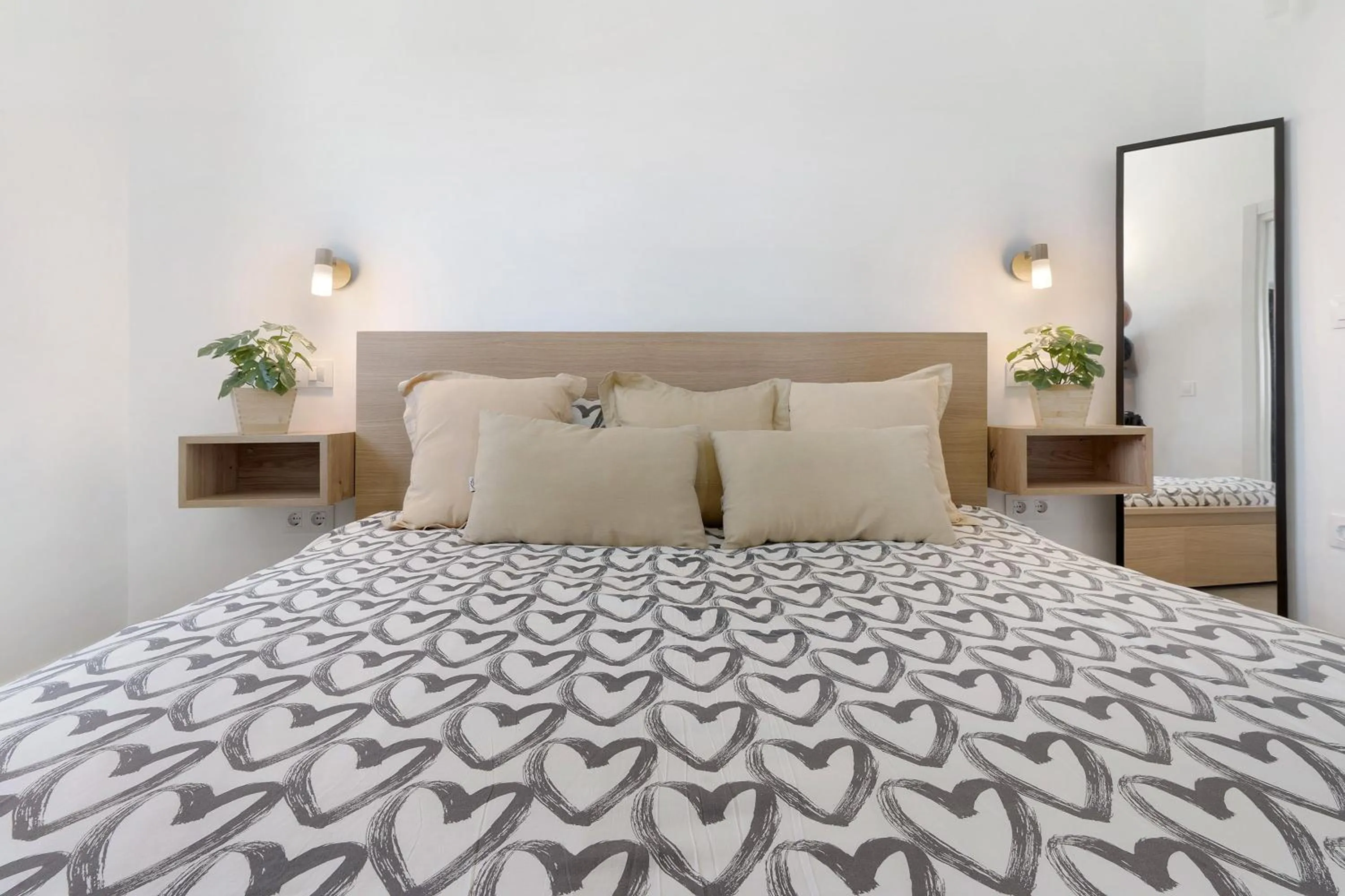 Living room, Bed in Casa Luna Kingbed and Jacuzzi