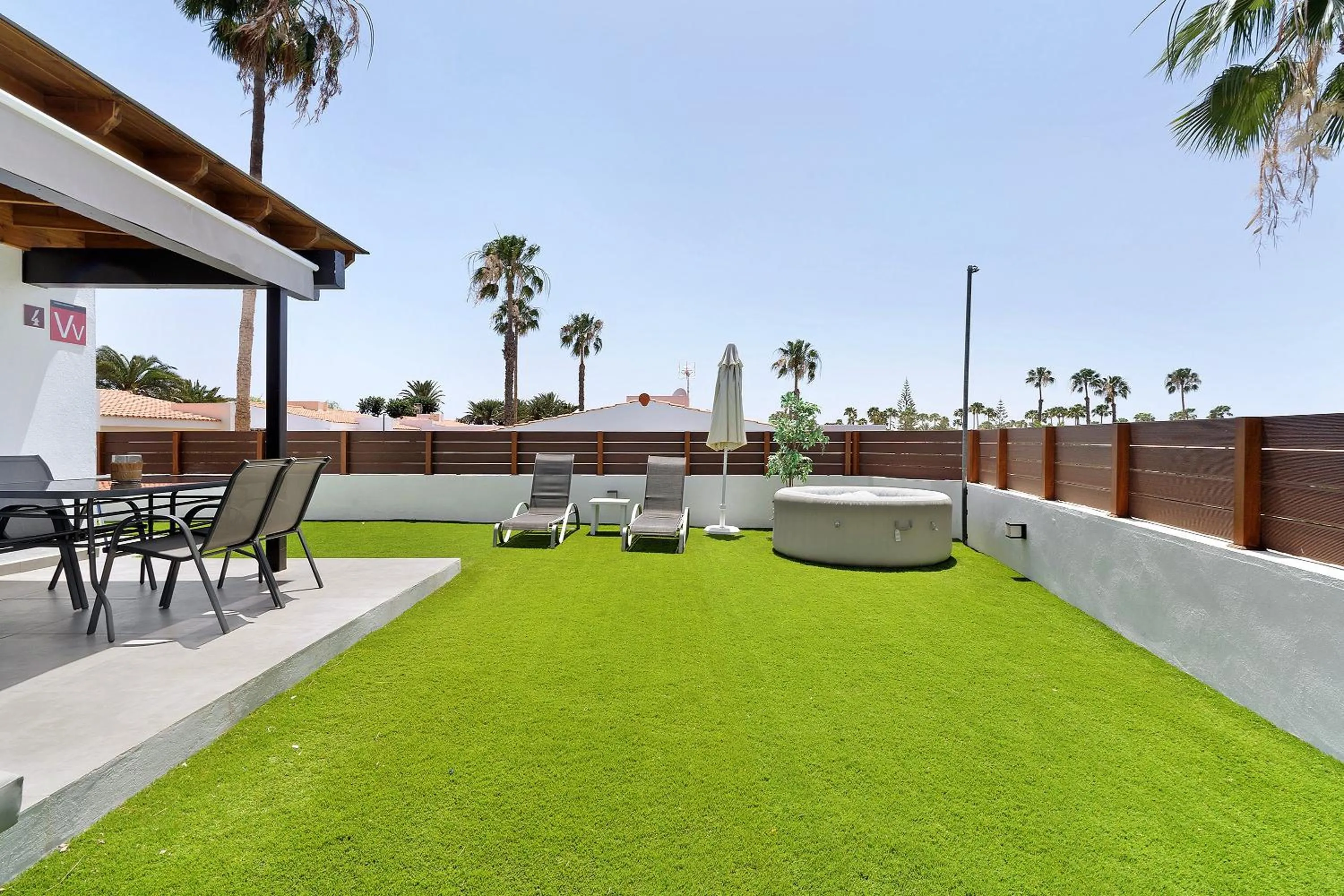 Property building in Casa Luna Kingbed and Jacuzzi