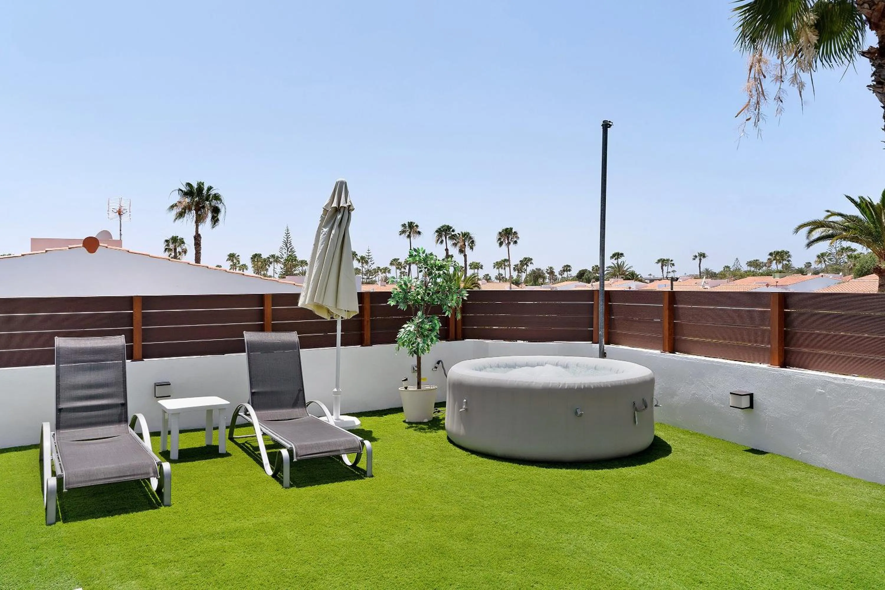 Property building in Casa Luna Kingbed and Jacuzzi