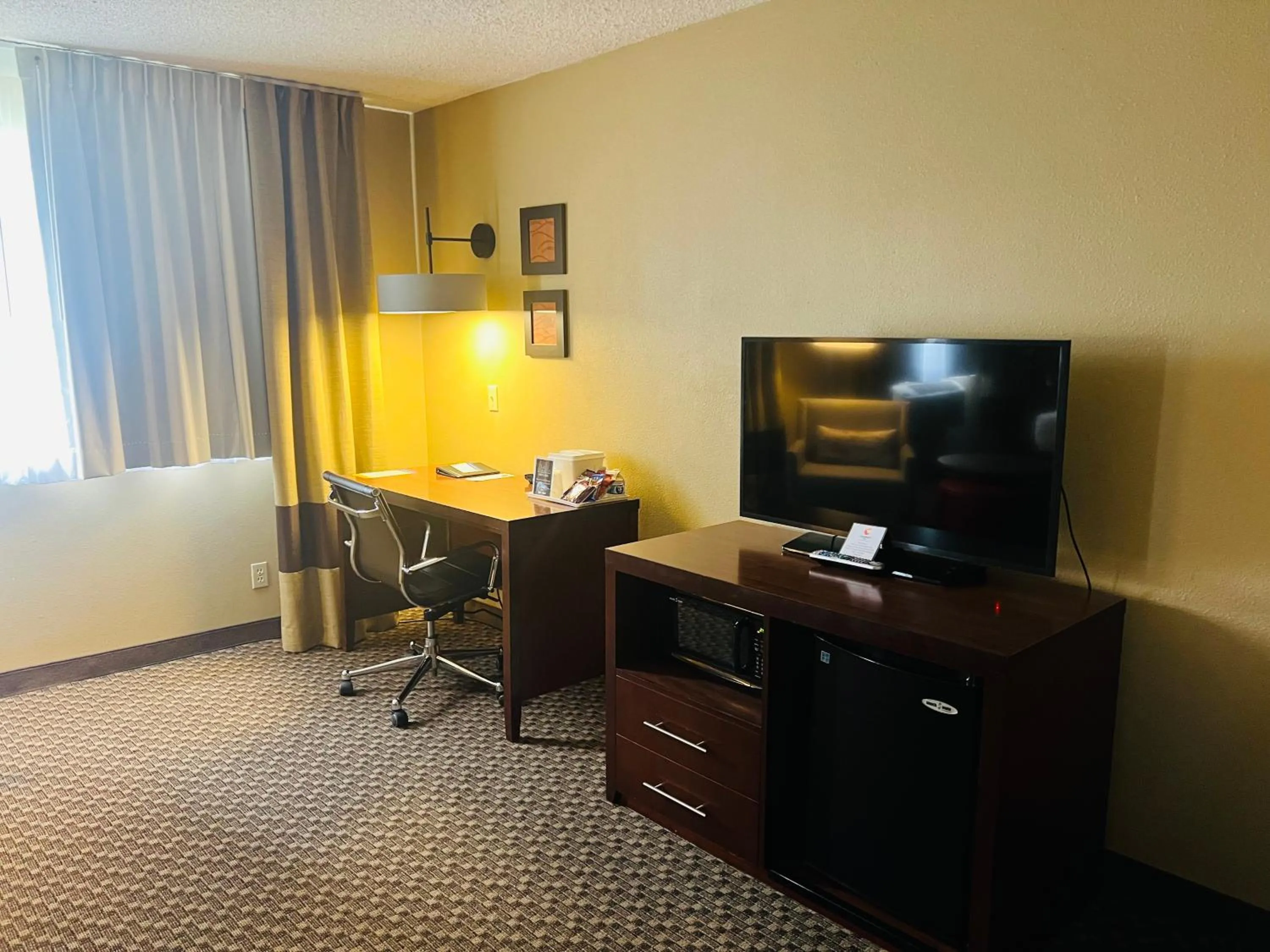 TV and multimedia in Comfort Inn