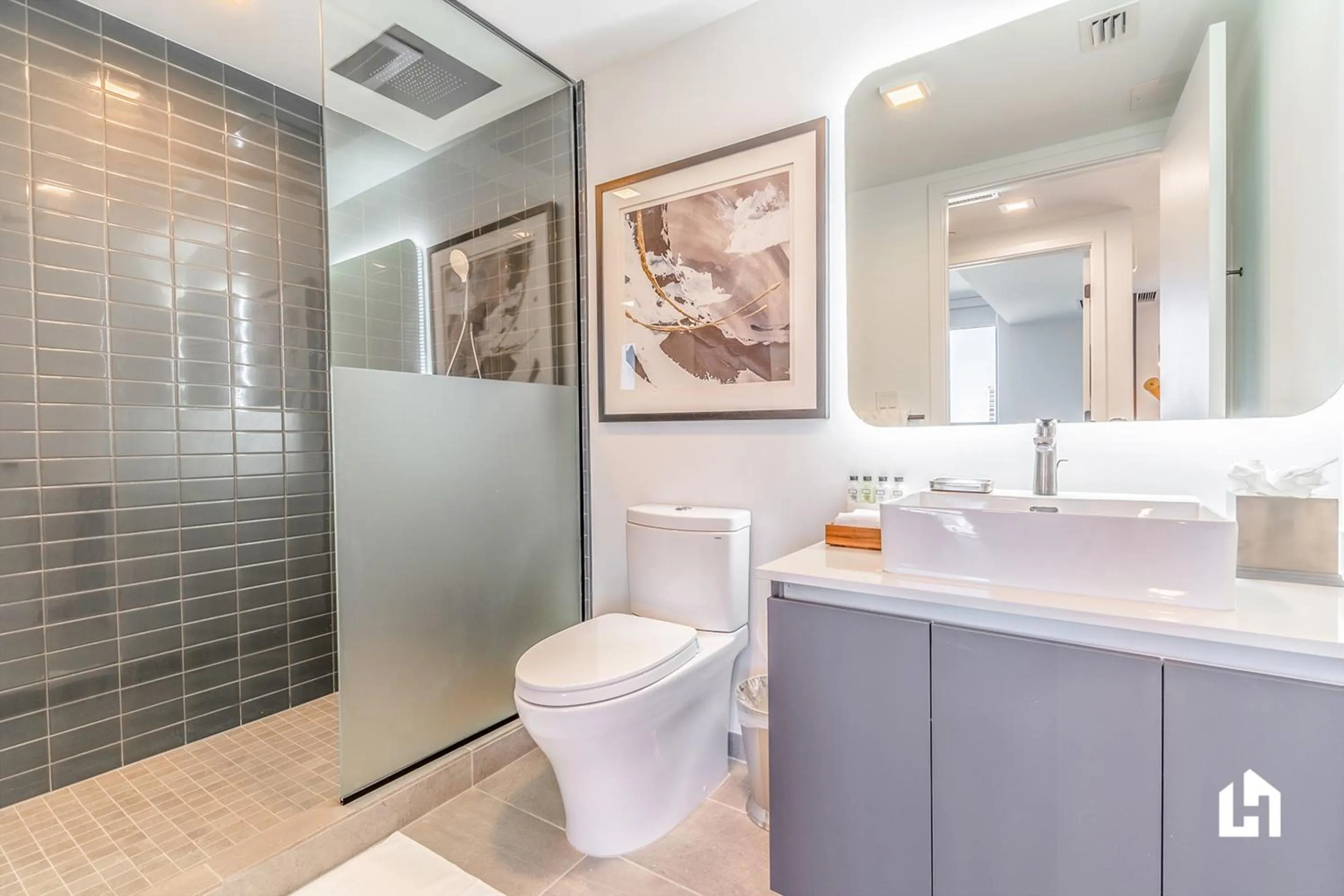 Bathroom in Downtown Miami Condos by Lua Host