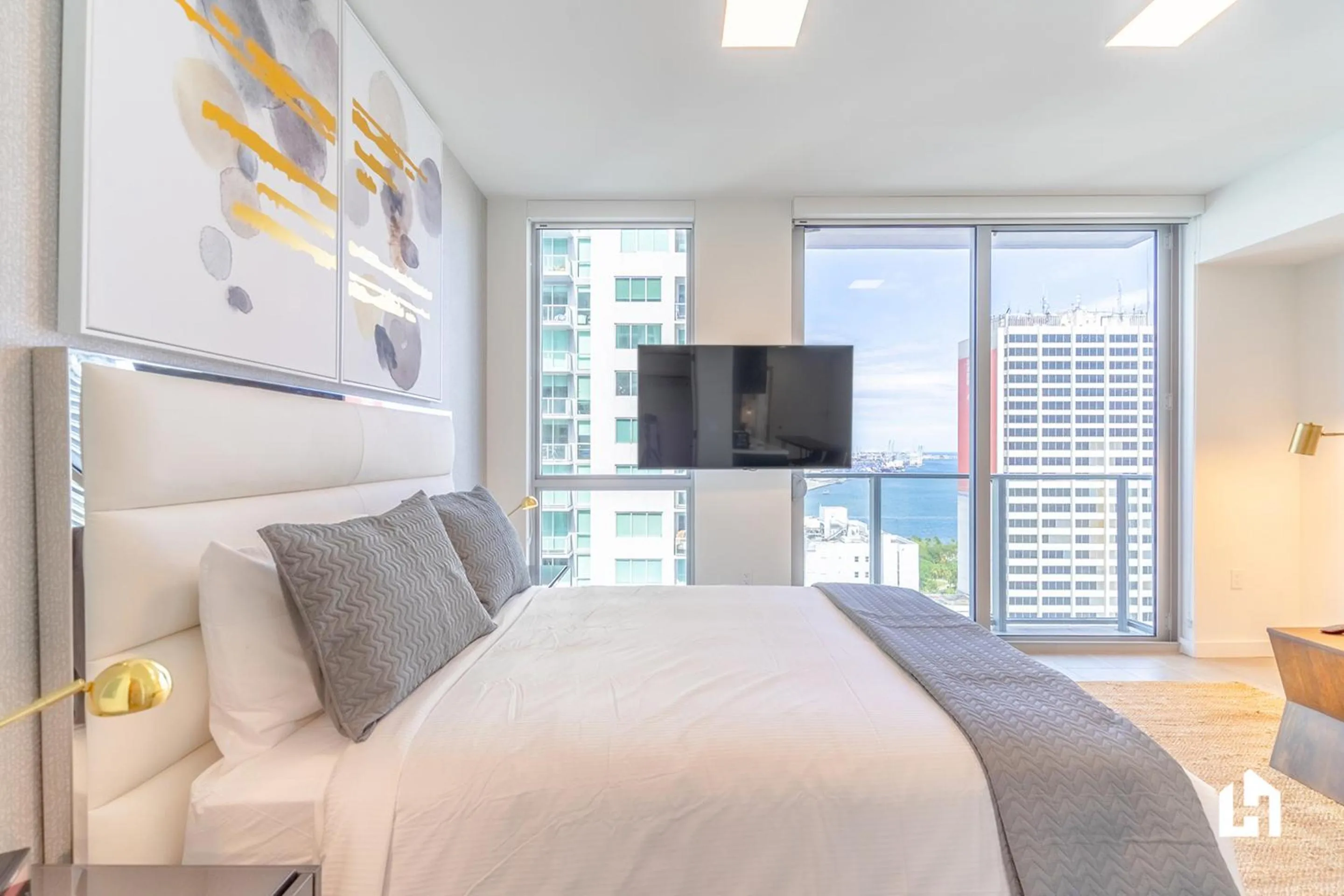 Bed in Downtown Miami Condos by Lua Host