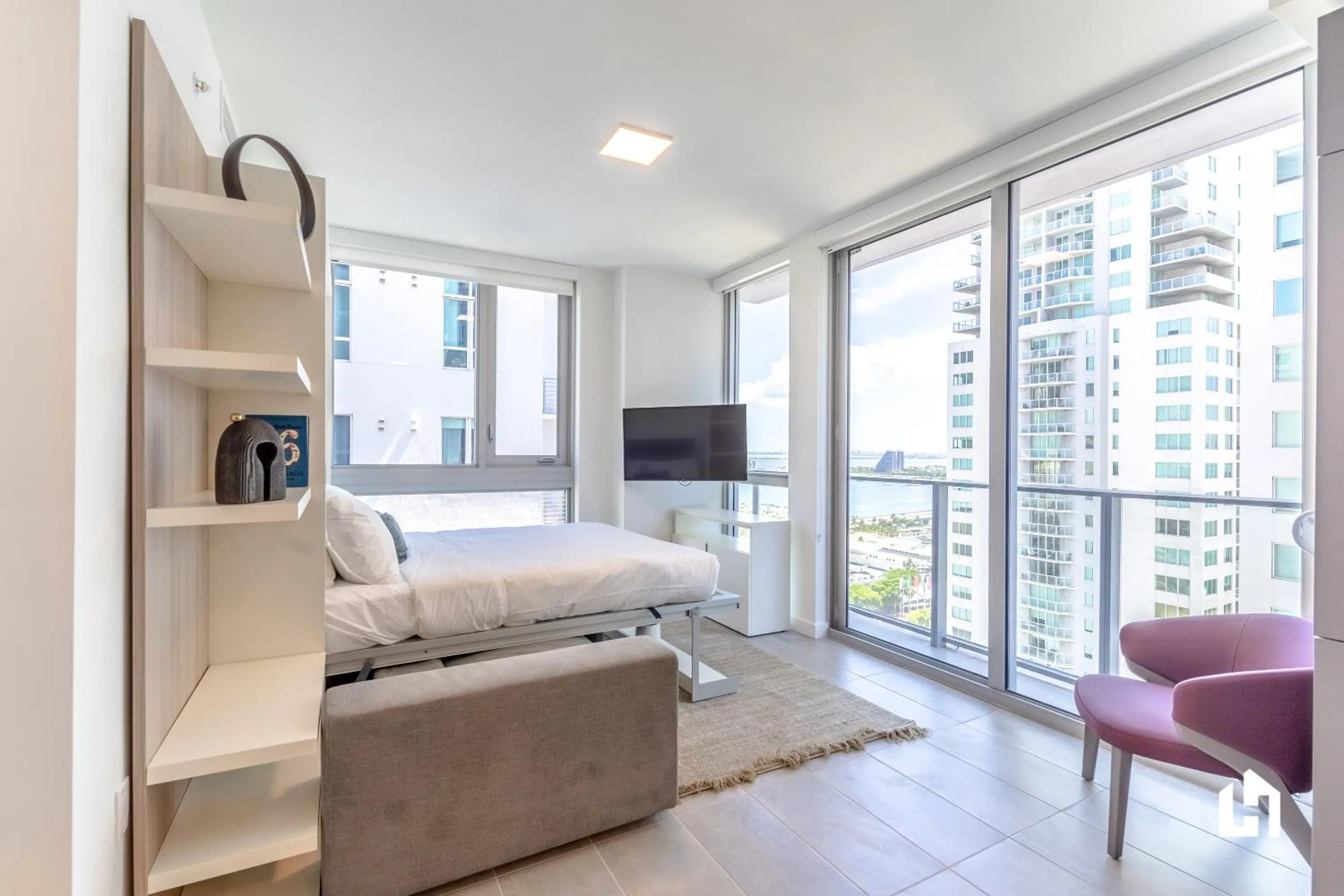 Bed in Downtown Miami Condos by Lua Host