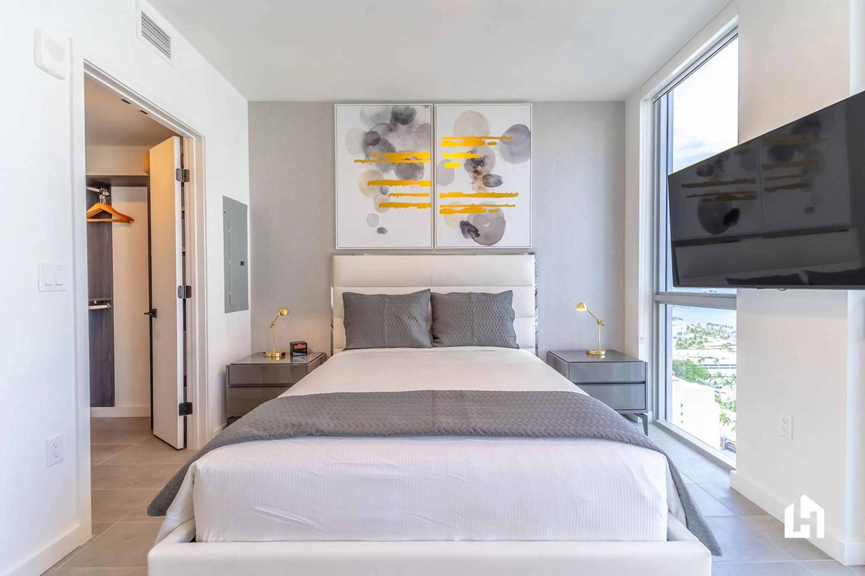 Bed in Downtown Miami Condos by Lua Host