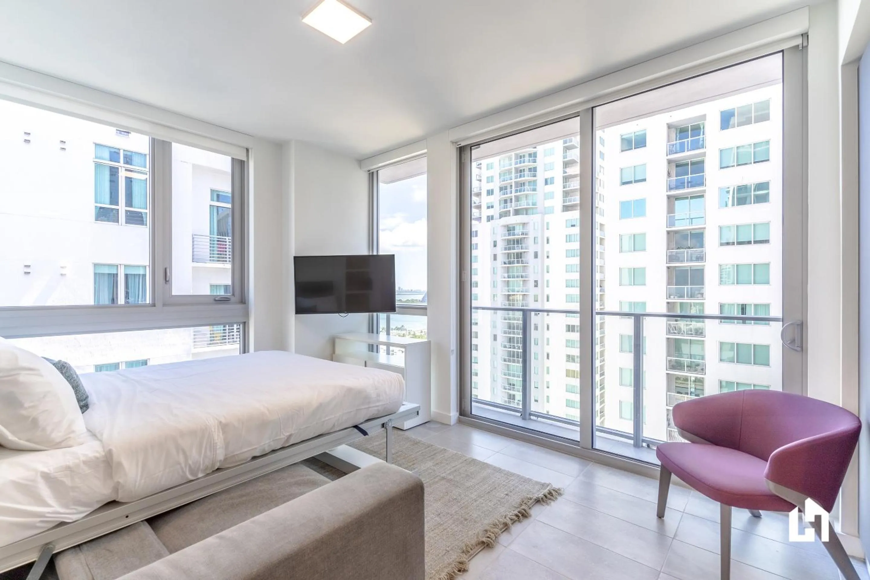 Bed in Downtown Miami Condos by Lua Host