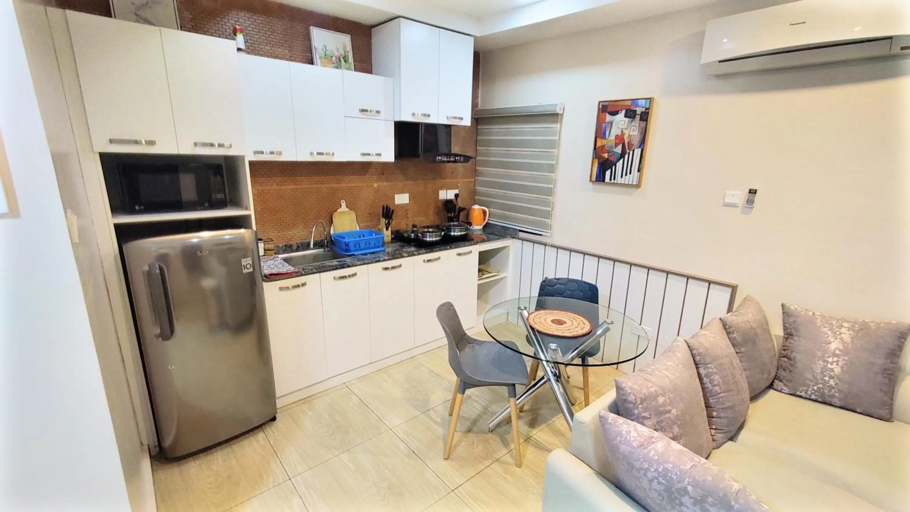 Coffee/tea facilities in The Leneade - City Centre at Wuse 2