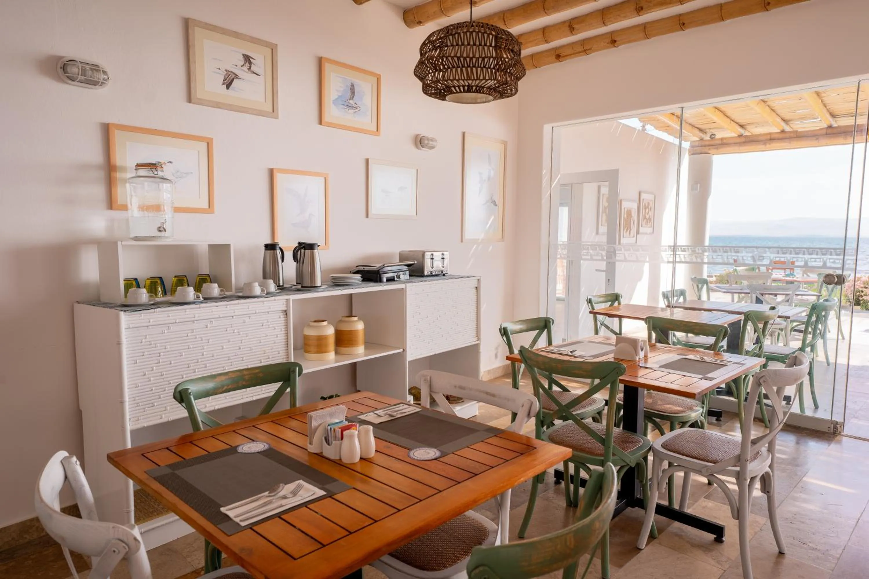 Restaurant/places to eat in Atoq Paracas Reserva