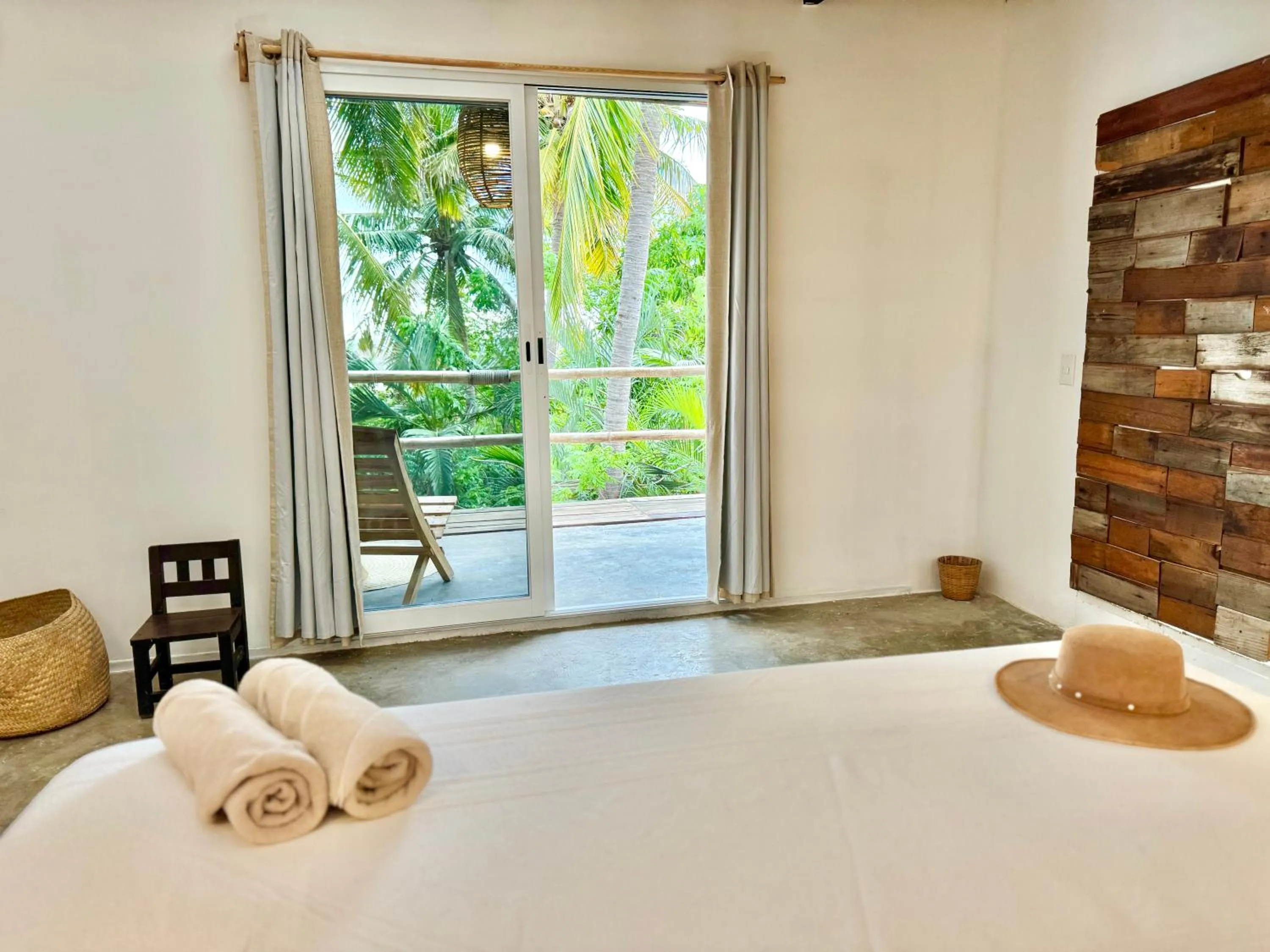 Photo of the whole room, Bed in El Eden Escondido