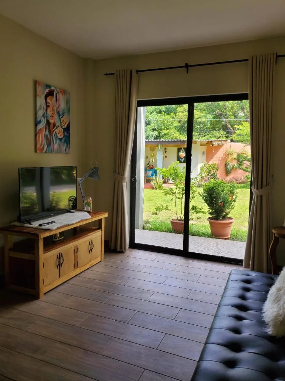 Communal lounge/ TV room in HOTEL EL VIAJERO