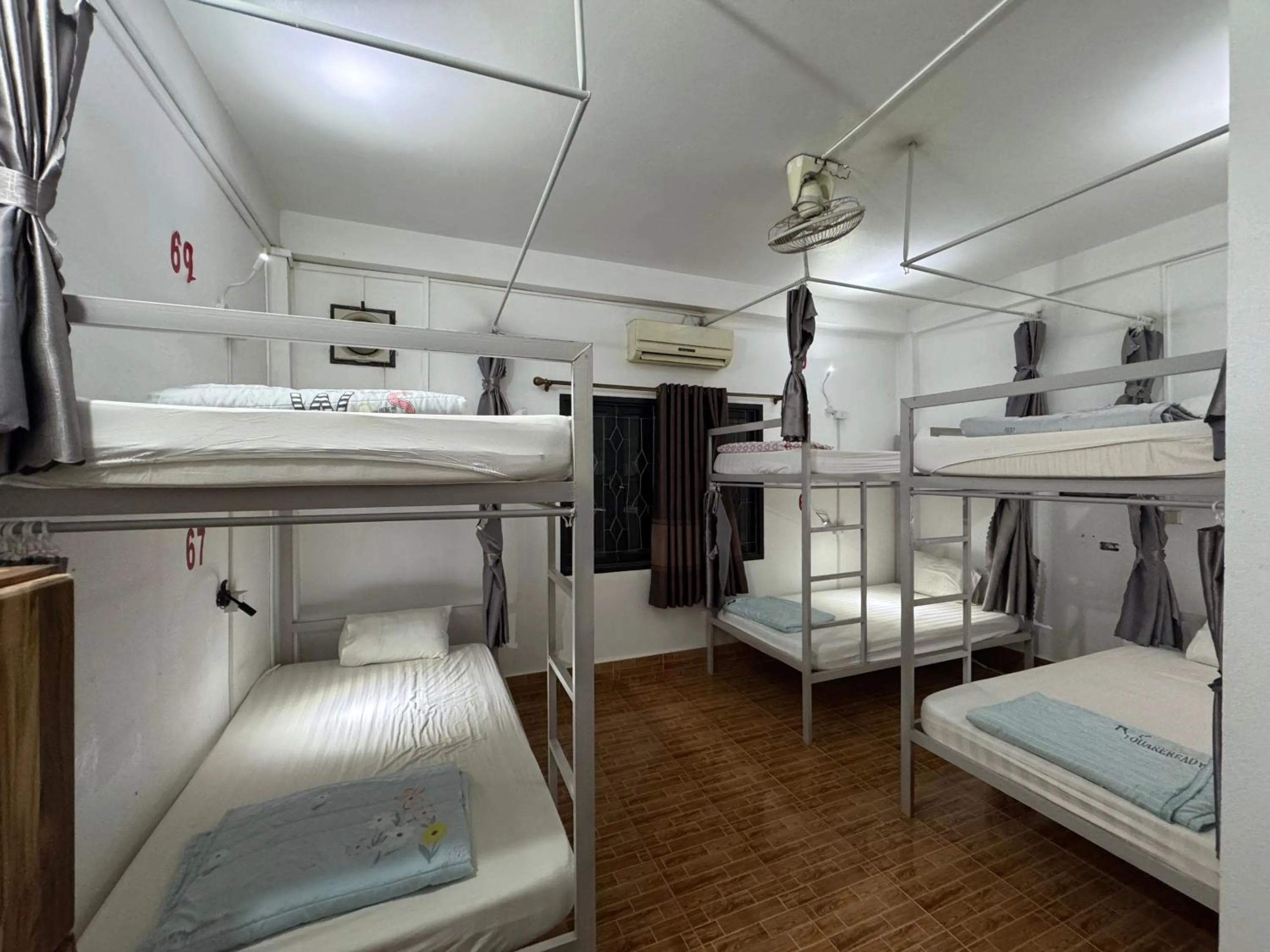 Photo of the whole room, Bed in Santi Villa