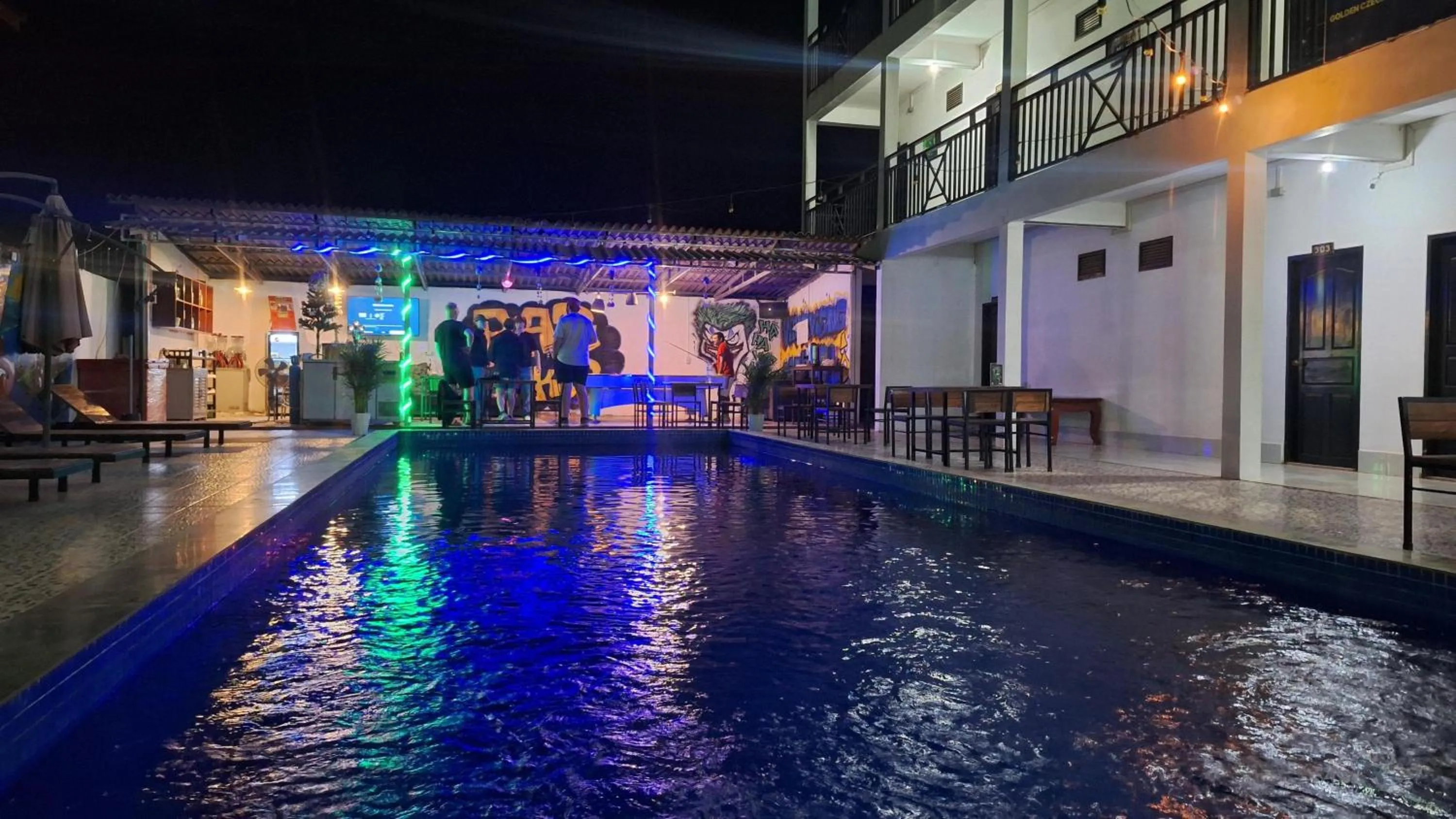 Swimming pool in Vang Vieng Backpackers Hostel