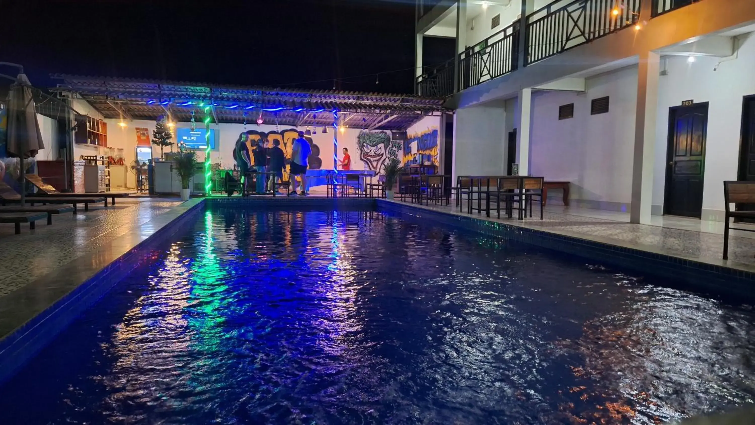 Pool view in Vang Vieng Backpackers Hostel Pool view in Vang Vieng Backpackers Hostel