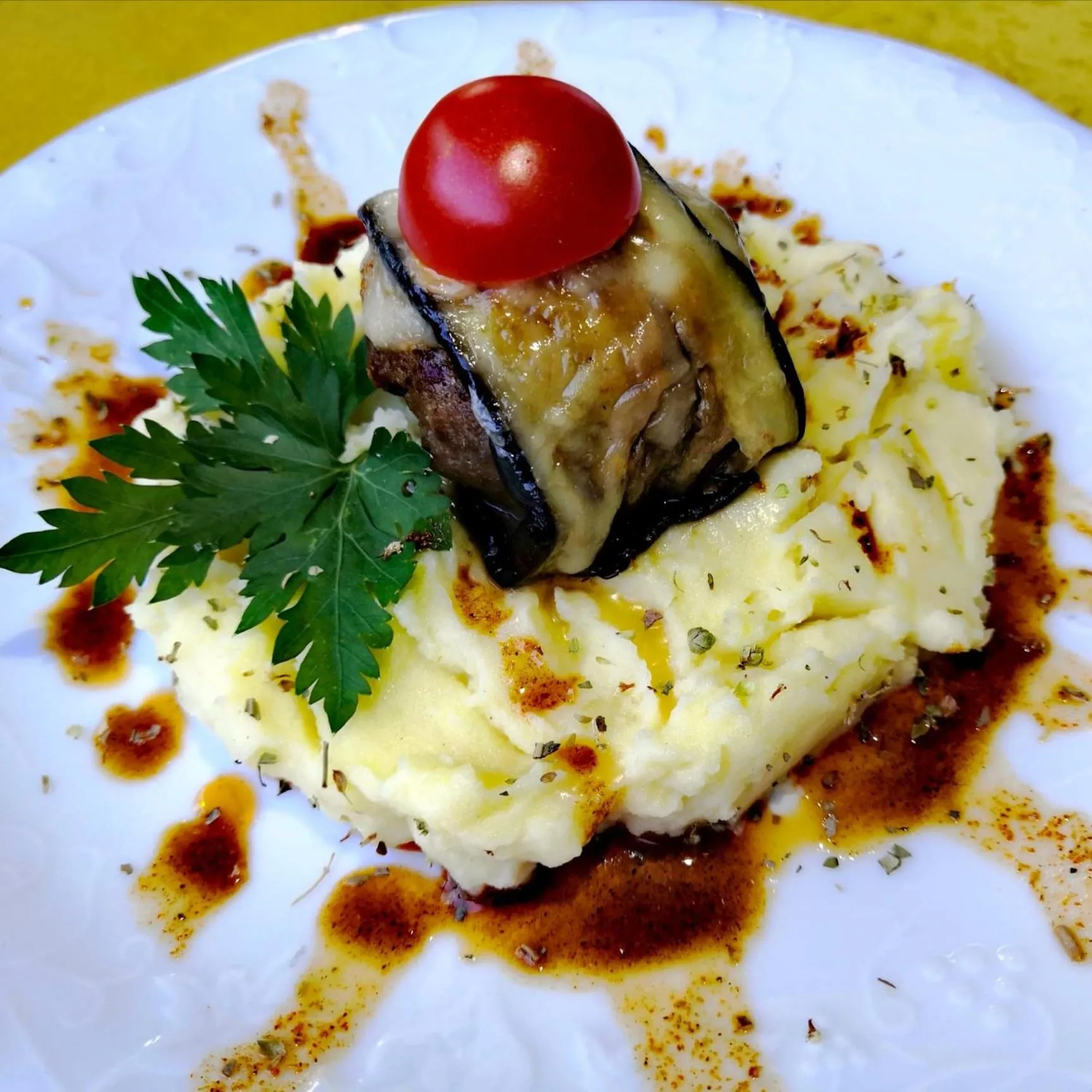 Food and drinks in Hotel My Rose