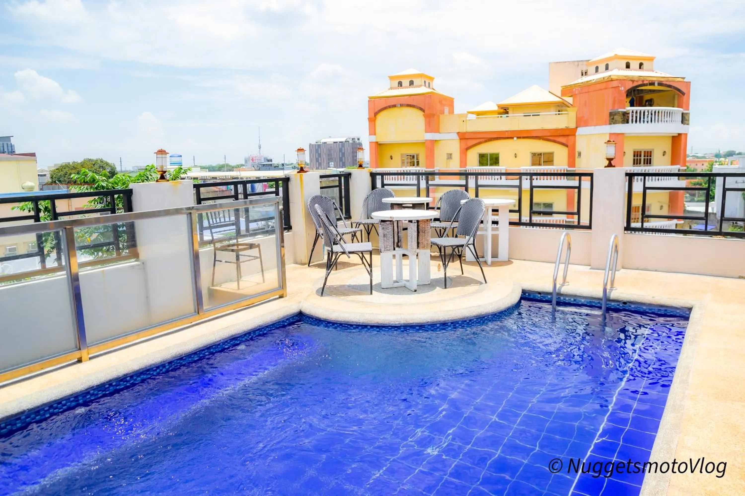 Swimming pool in Grand Central Hotel