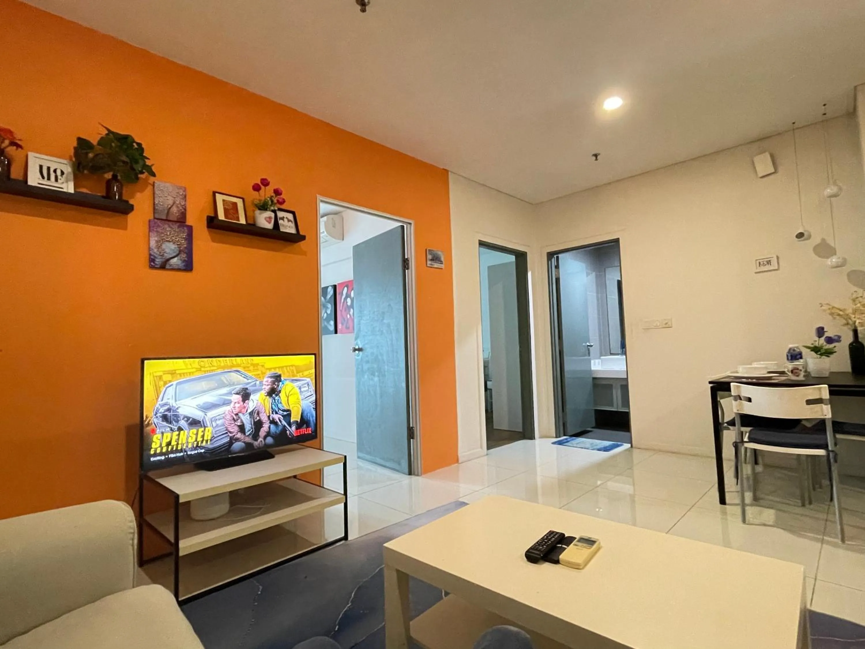 Communal lounge/ TV room in Mercu Summer Suite KLCC by Kuminshu