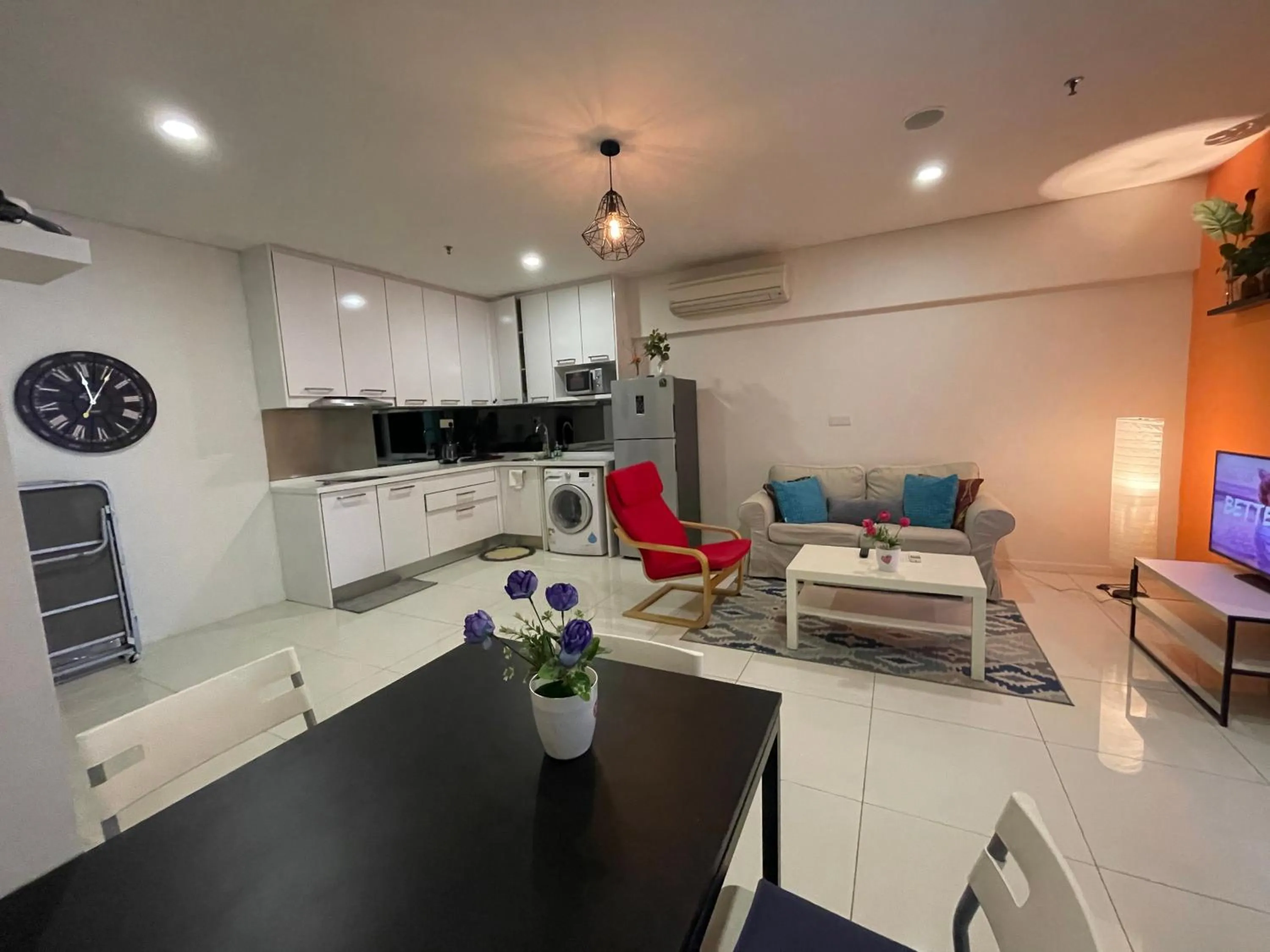 TV and multimedia in Mercu Summer Suite KLCC by Kuminshu