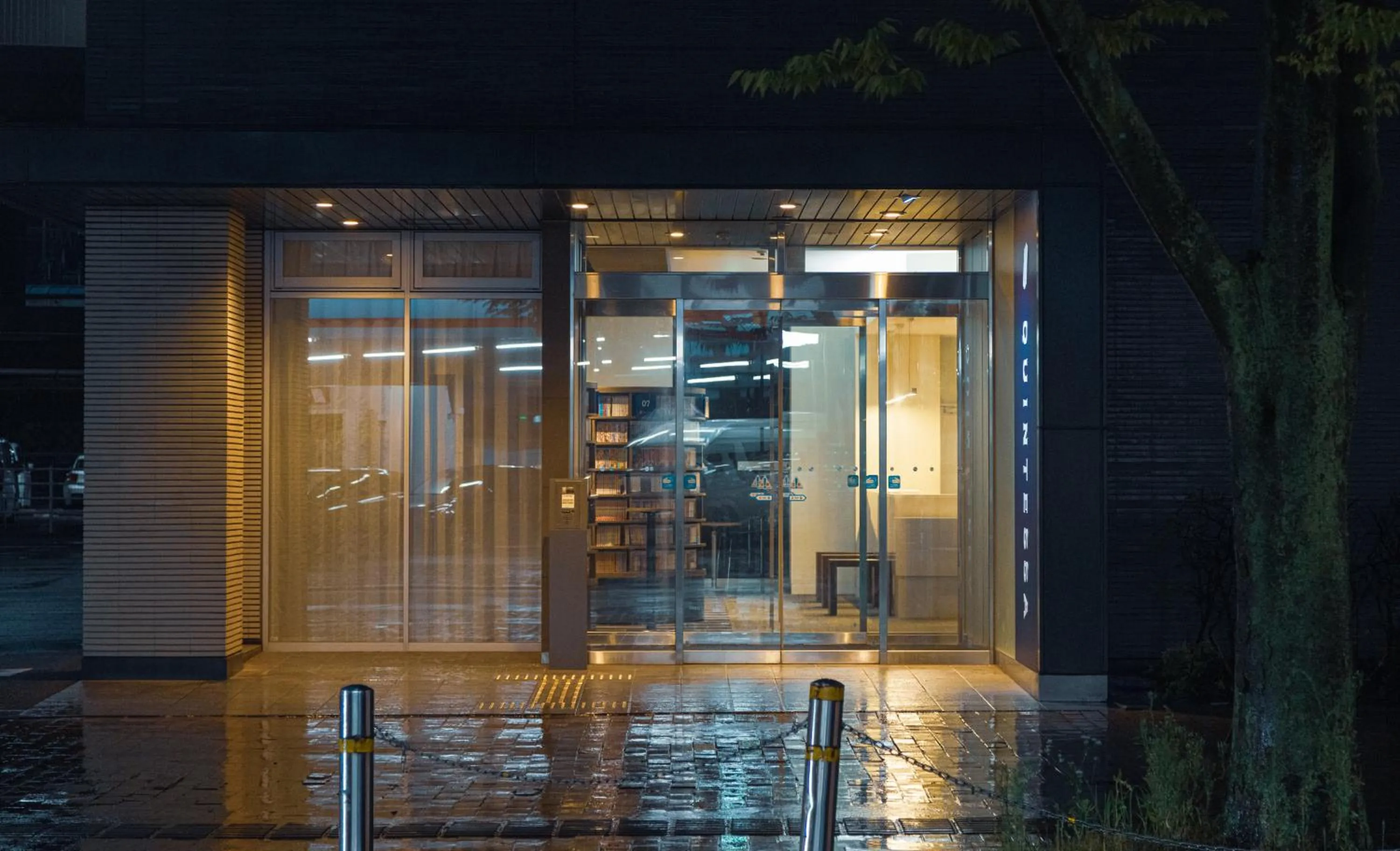 Property building in Quintessa Hotel Kokura Comic & Books