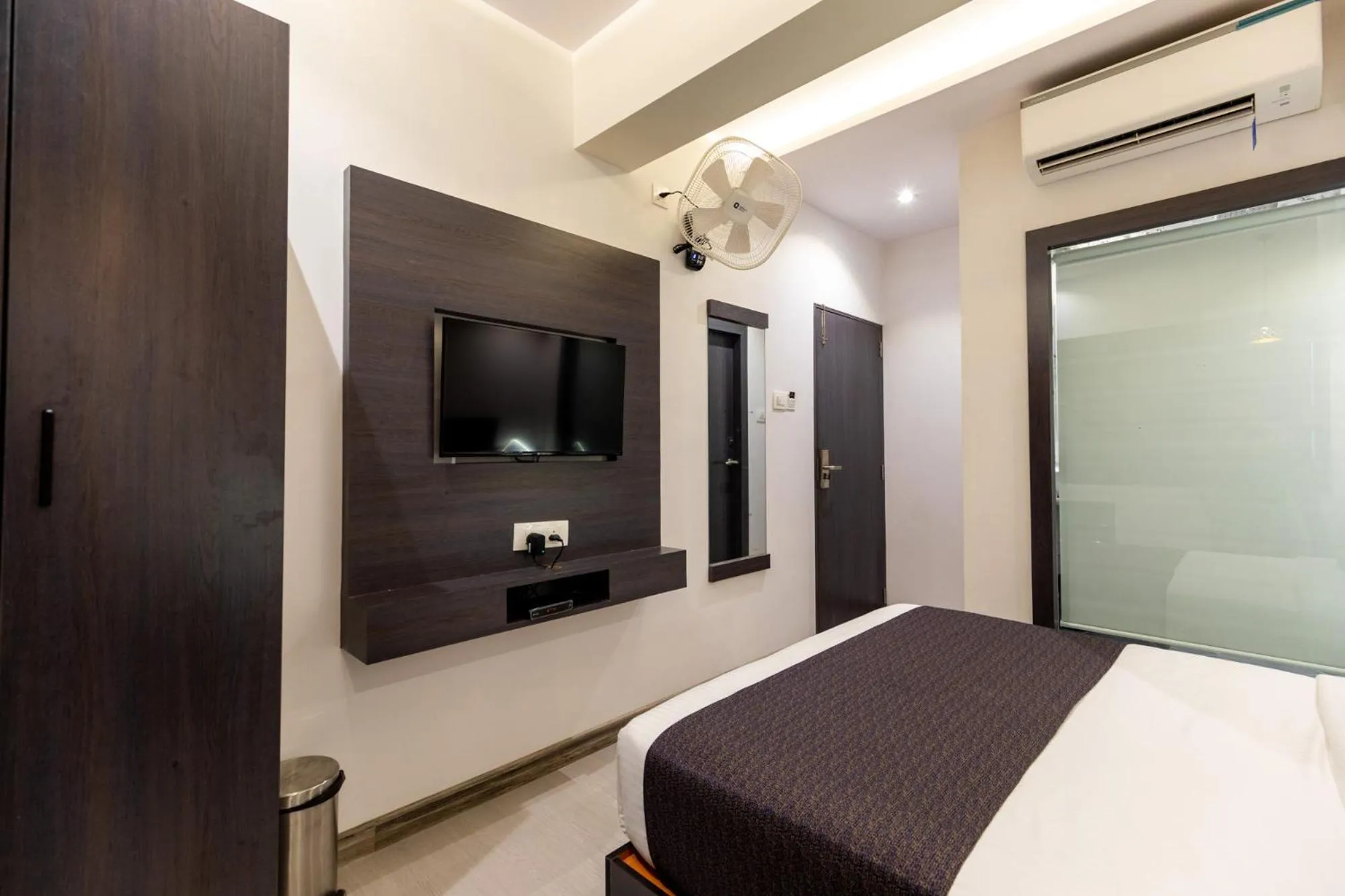 Bedroom, Bed in Hotel Larmont Luxury