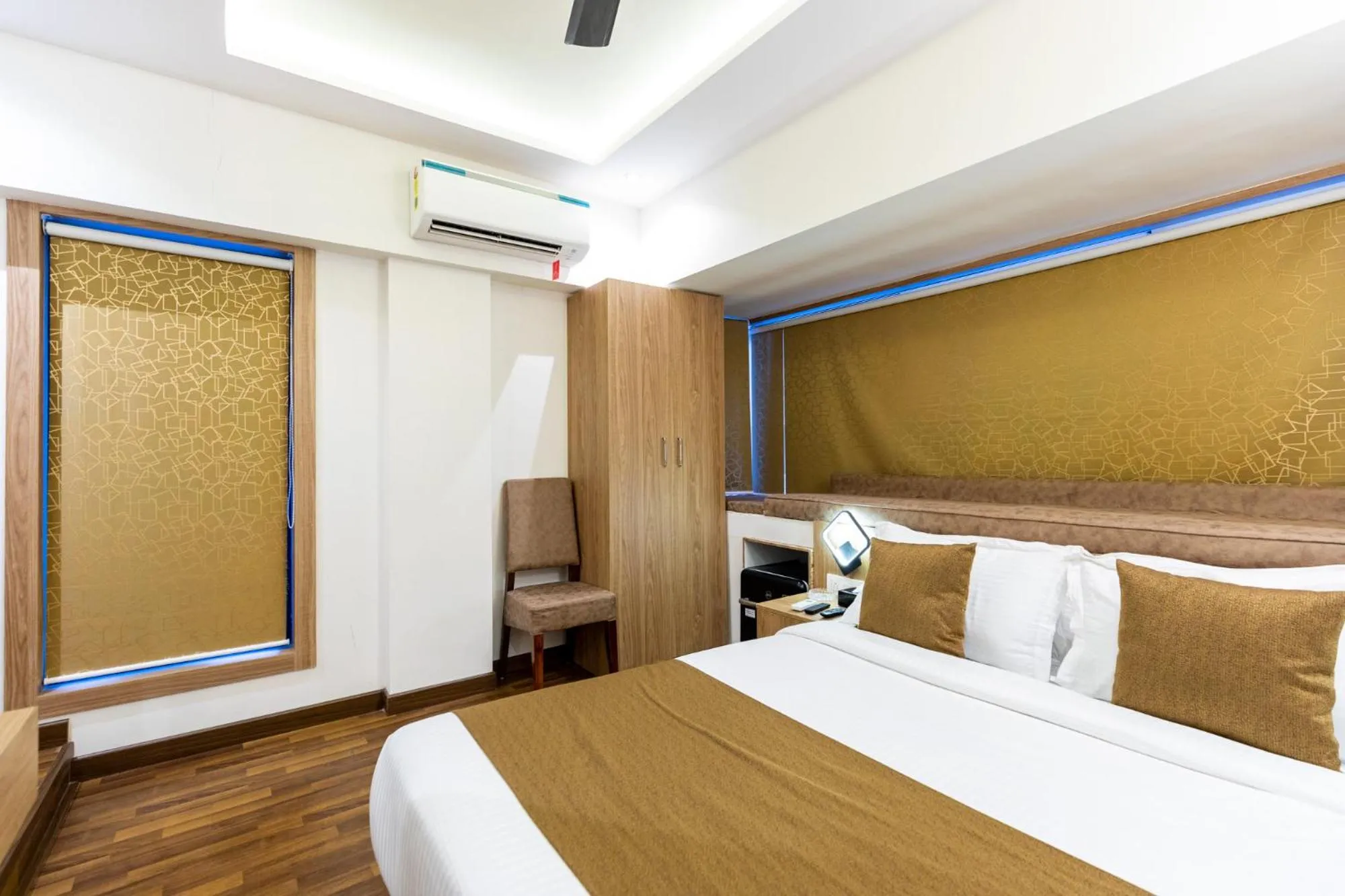 Bedroom, Bed in Hotel Larmont Luxury