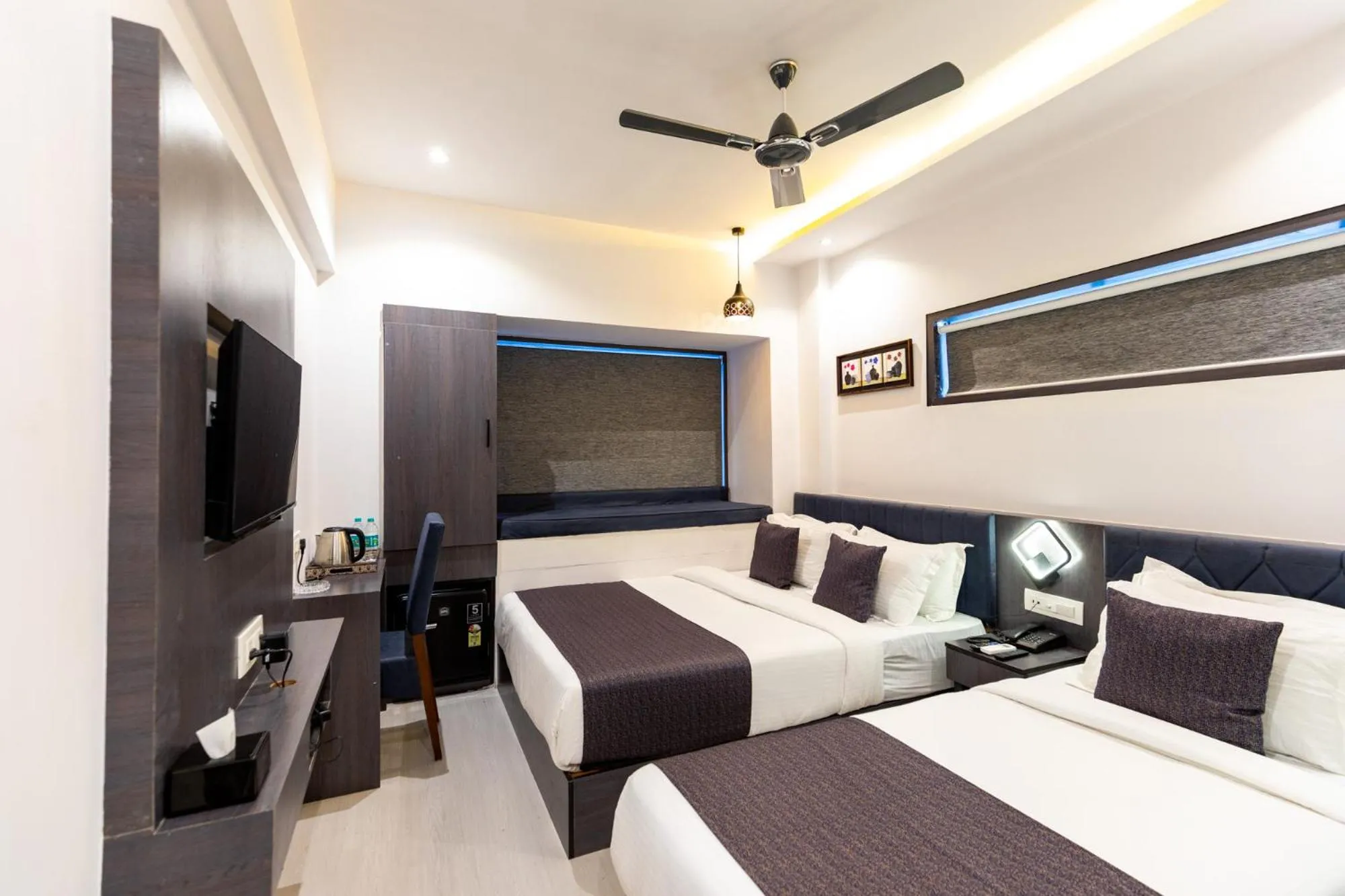 Bedroom, Bed in Hotel Larmont Luxury