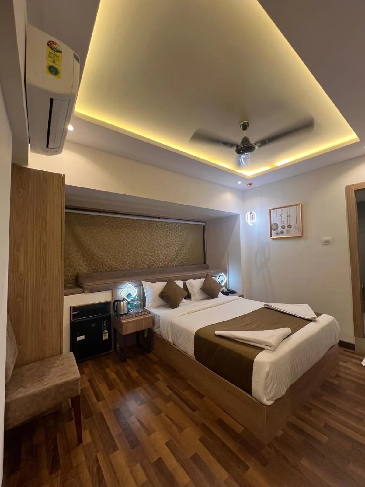 Bed in Hotel Larmont Luxury