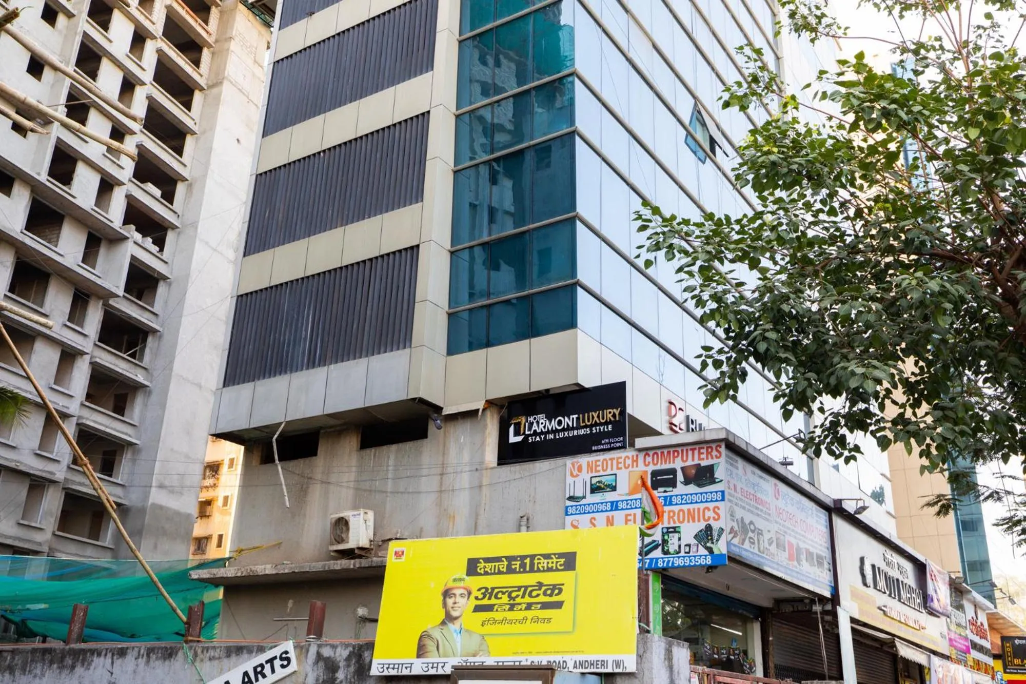 Property building in Hotel Larmont Luxury