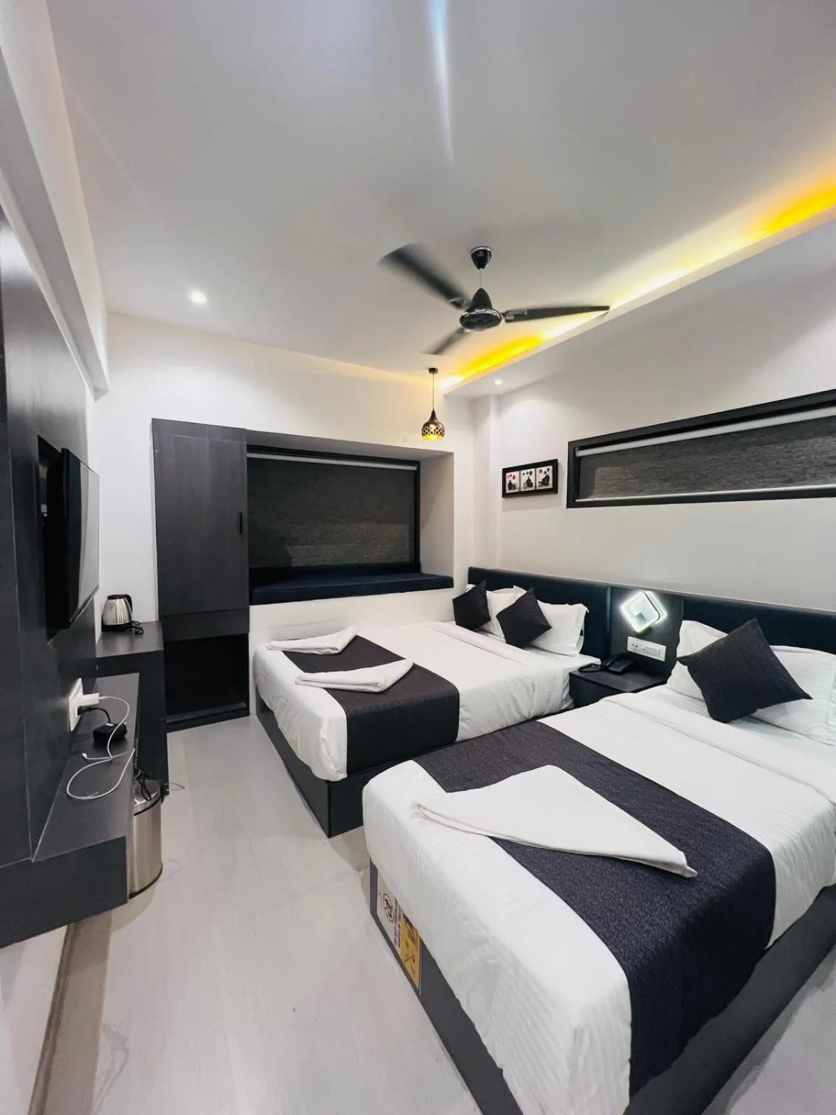 Bed in Hotel Larmont Luxury