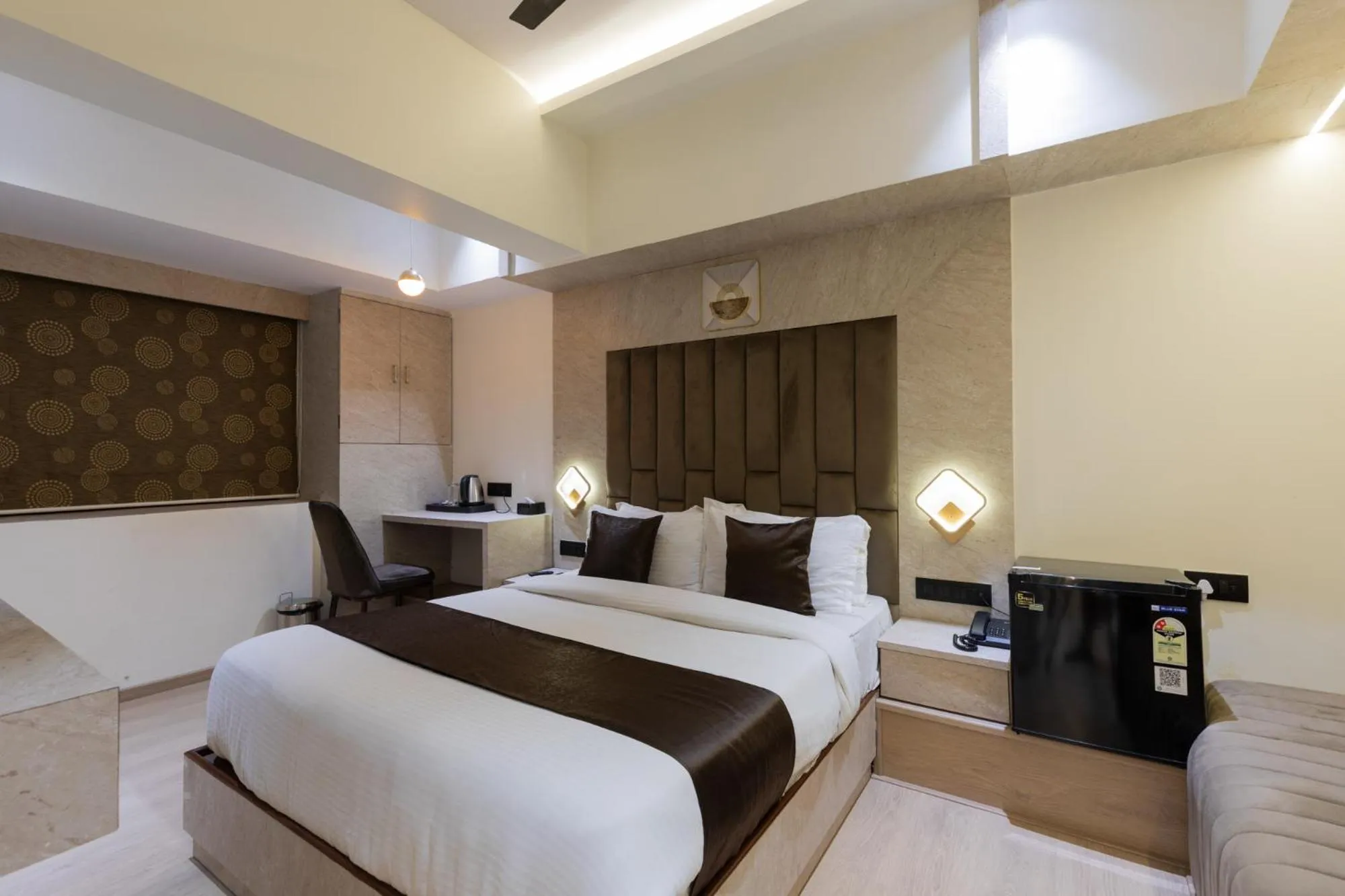 Bed in Hotel Larmont Luxury