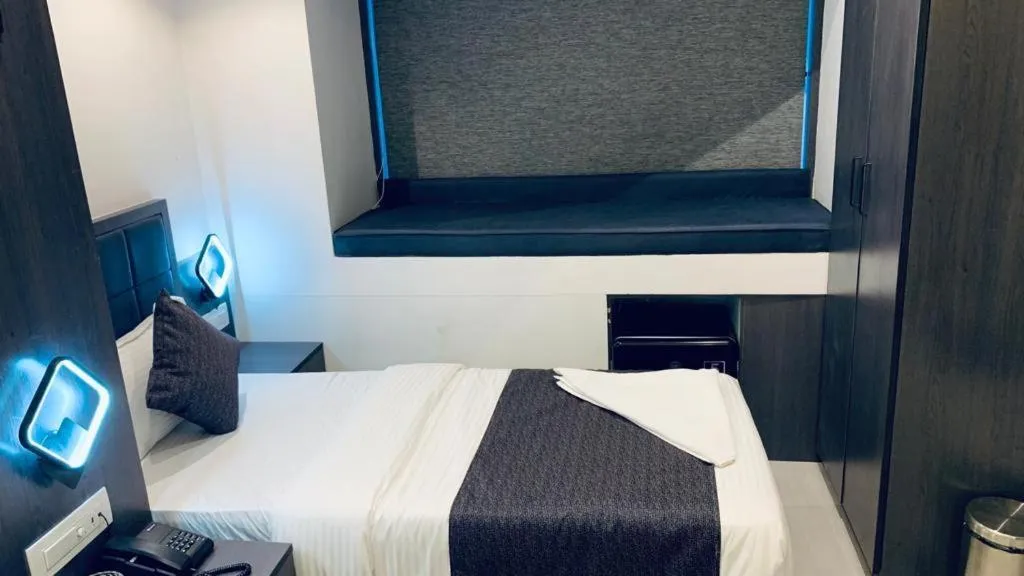 Bed in Hotel Larmont Luxury