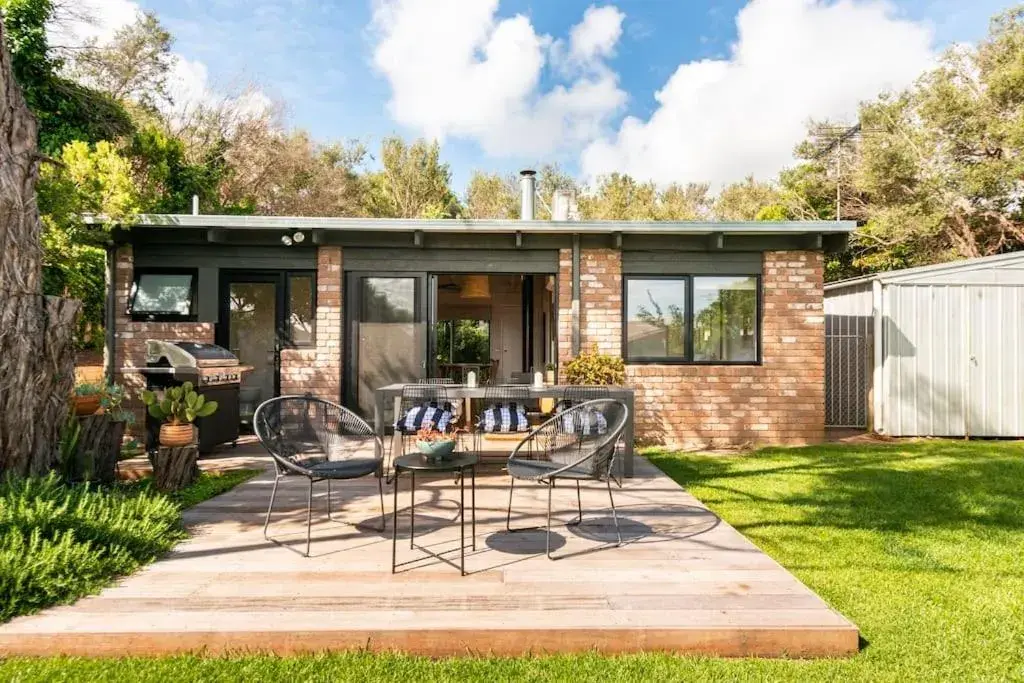 Two-Bedroom House in Beach cottage, 4 mins to sea with spacious garden Two-Bedroom House in Beach cottage, 4 mins to sea with spacious garden