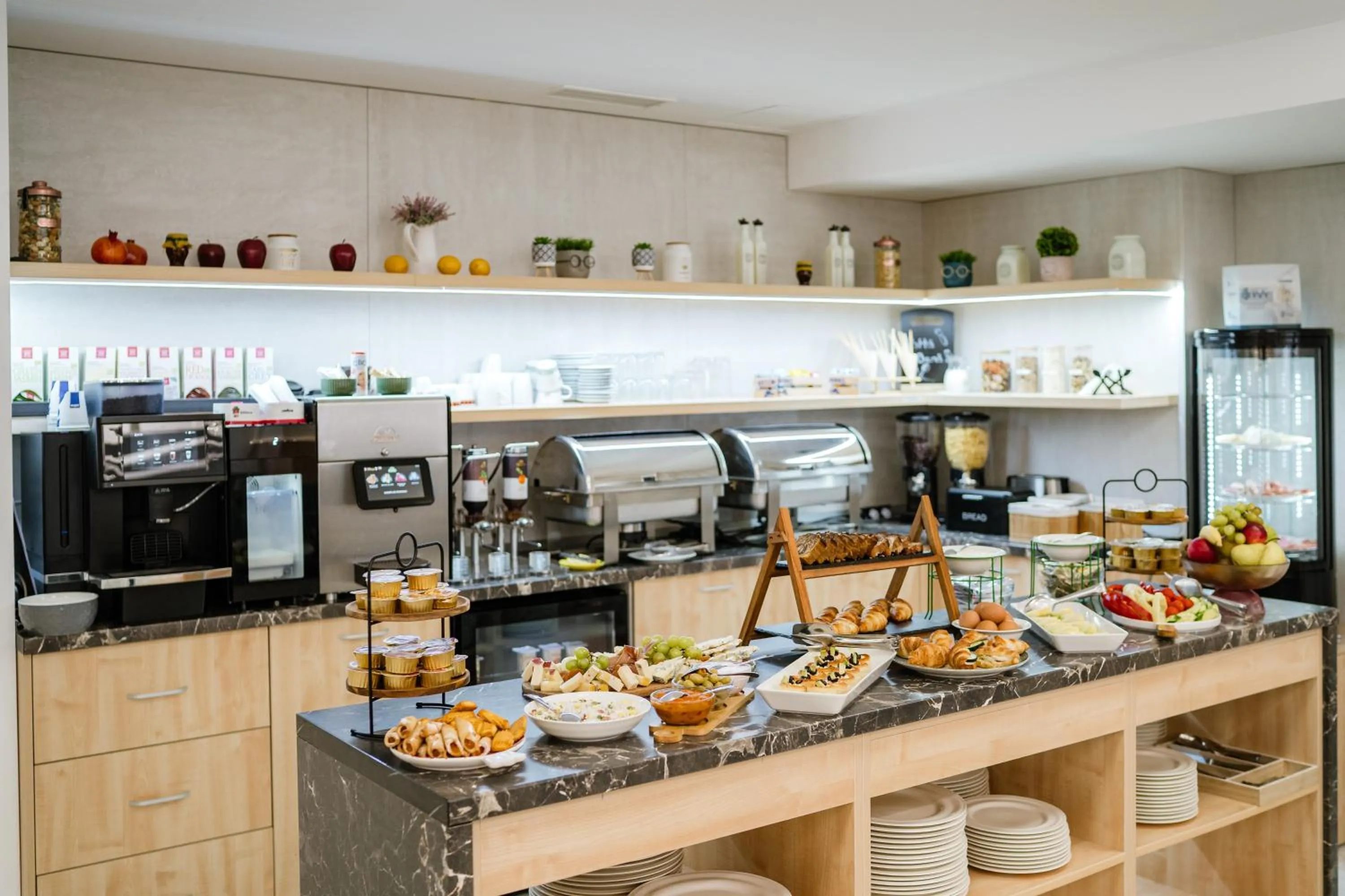 Restaurant/places to eat in Hotel YVY