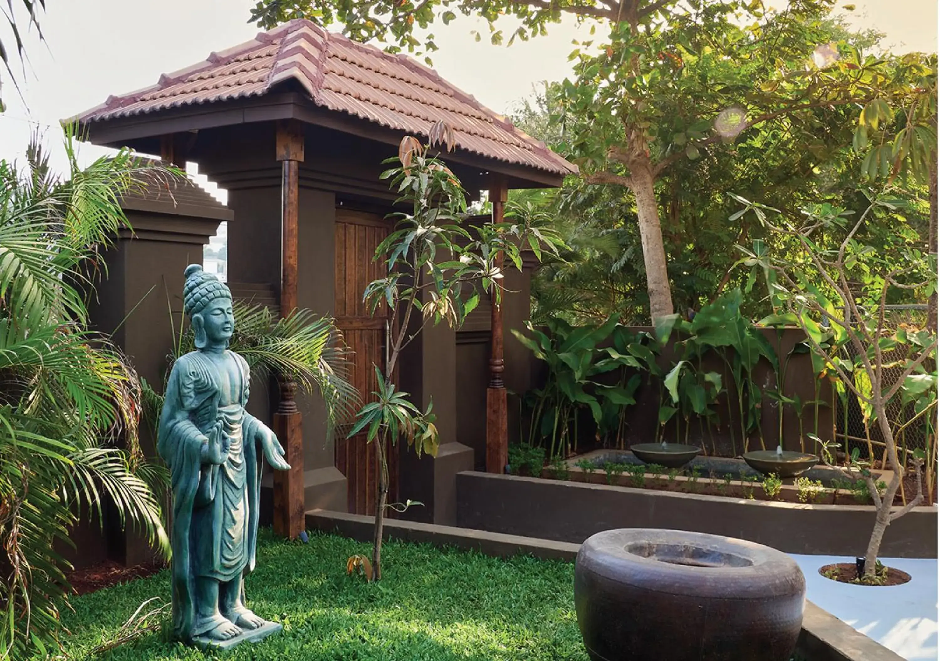 Facade/entrance in Red Thread Morjim Facade/entrance in Red Thread Morjim