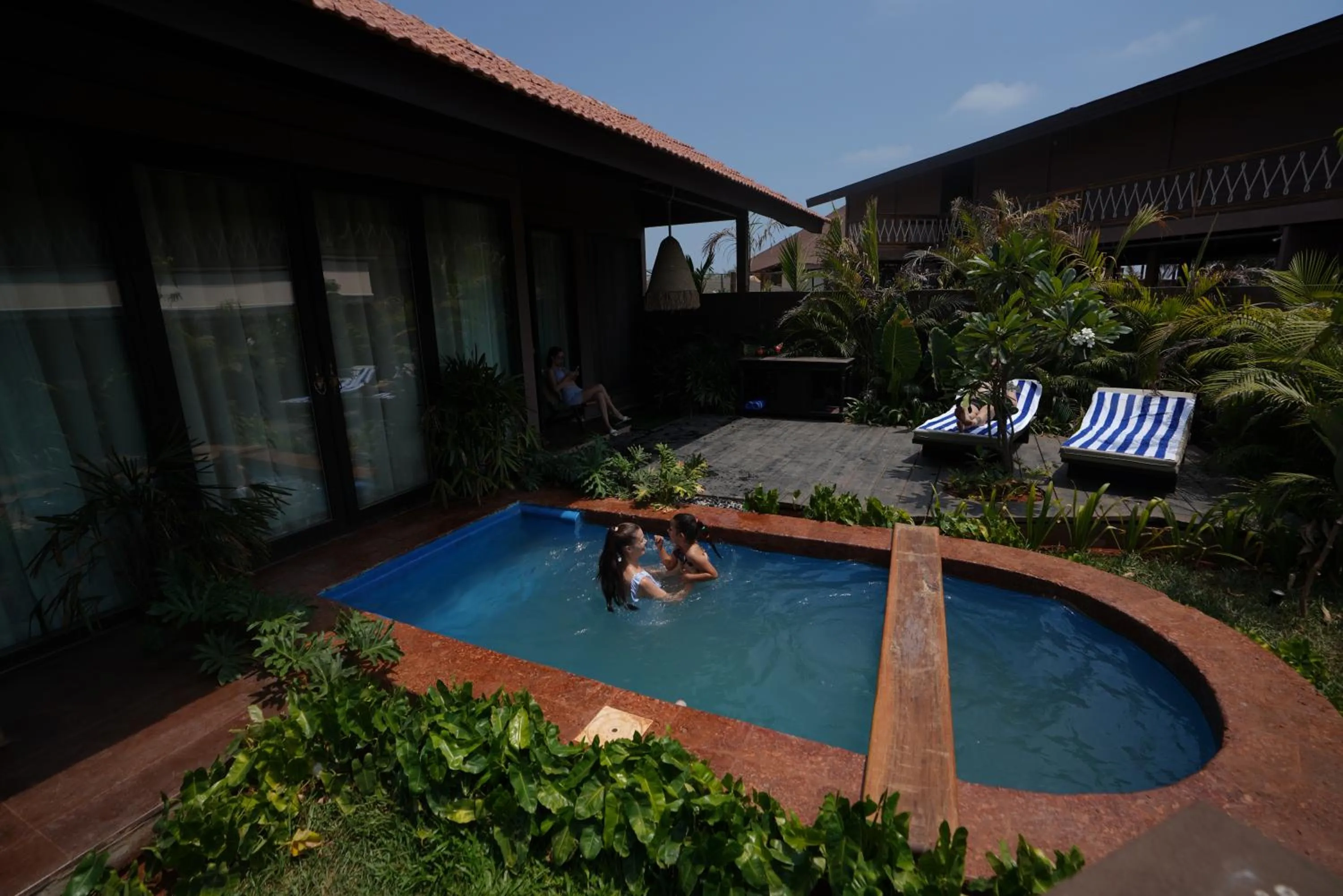 Swimming pool in Red Thread Morjim