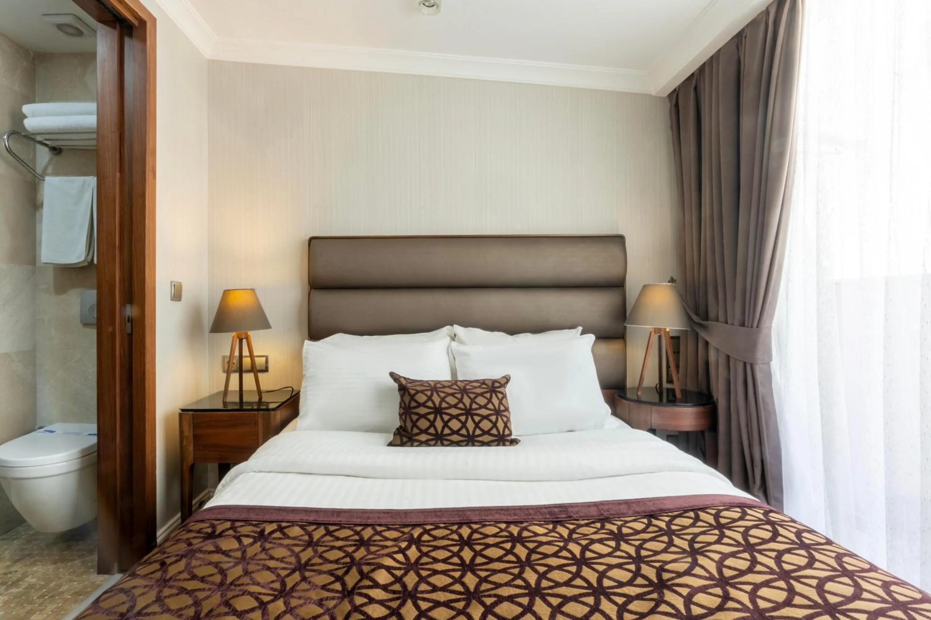 Bed in 6 Apartment Galata