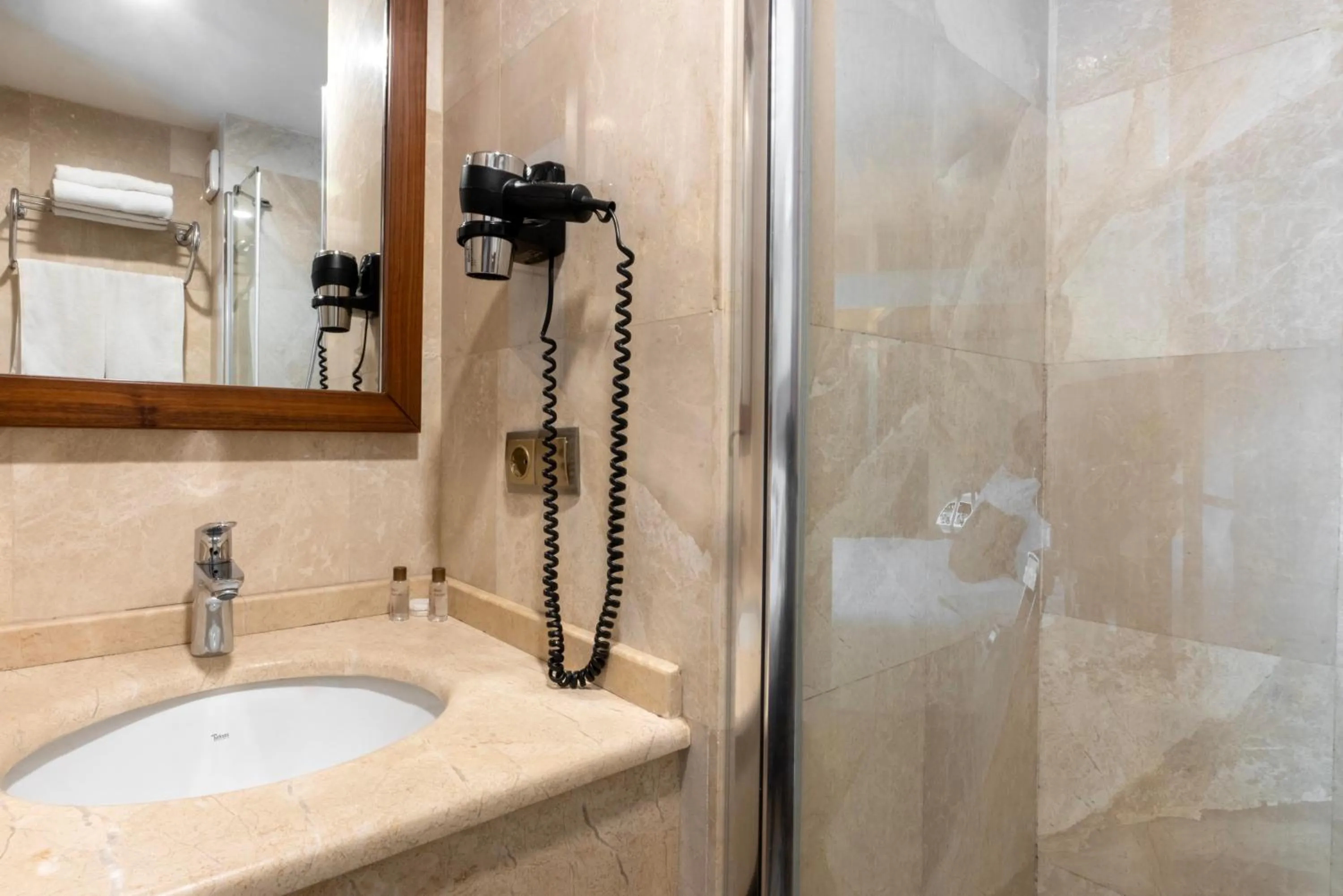 Shower in 6 Apartment Galata