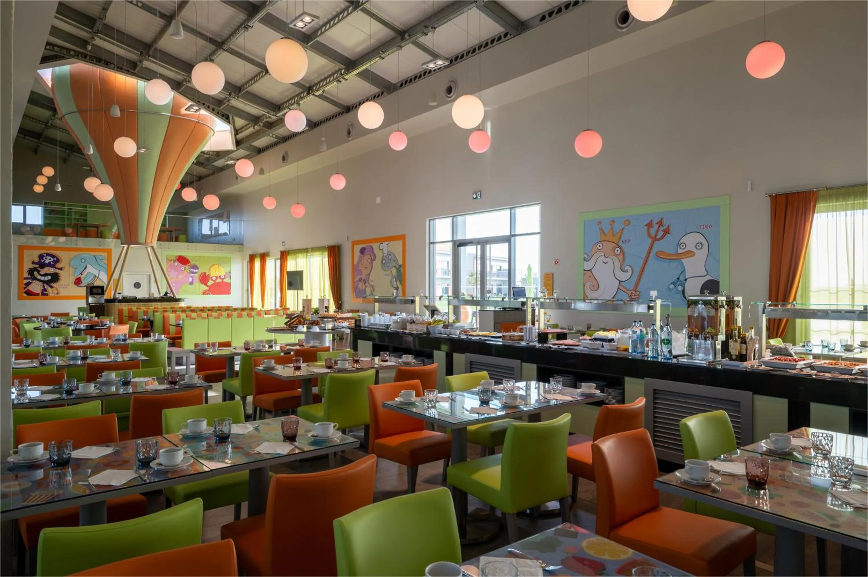 Restaurant/places to eat in Vila Gale Nep Kids