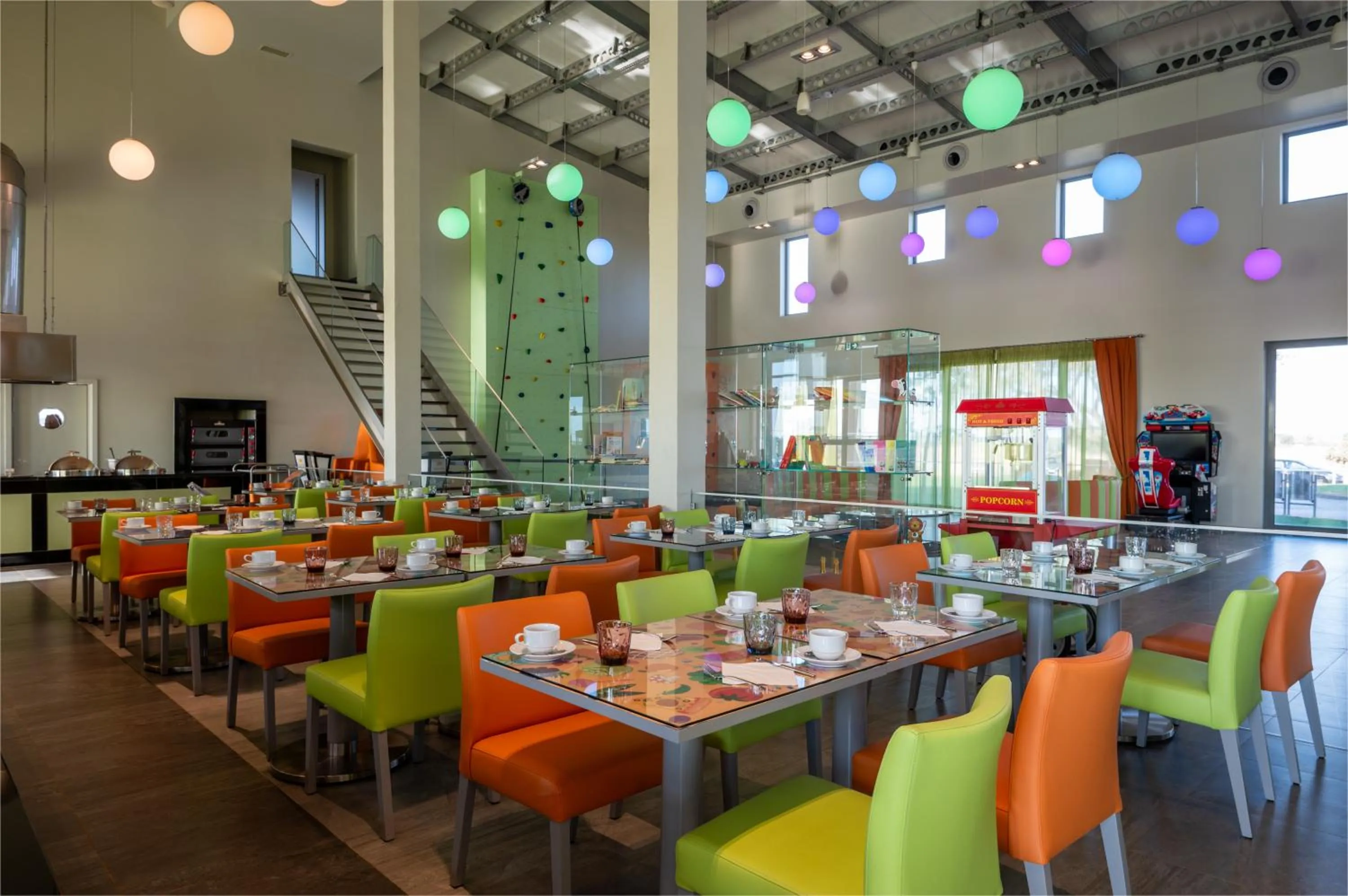 Restaurant/places to eat in Vila Gale Nep Kids