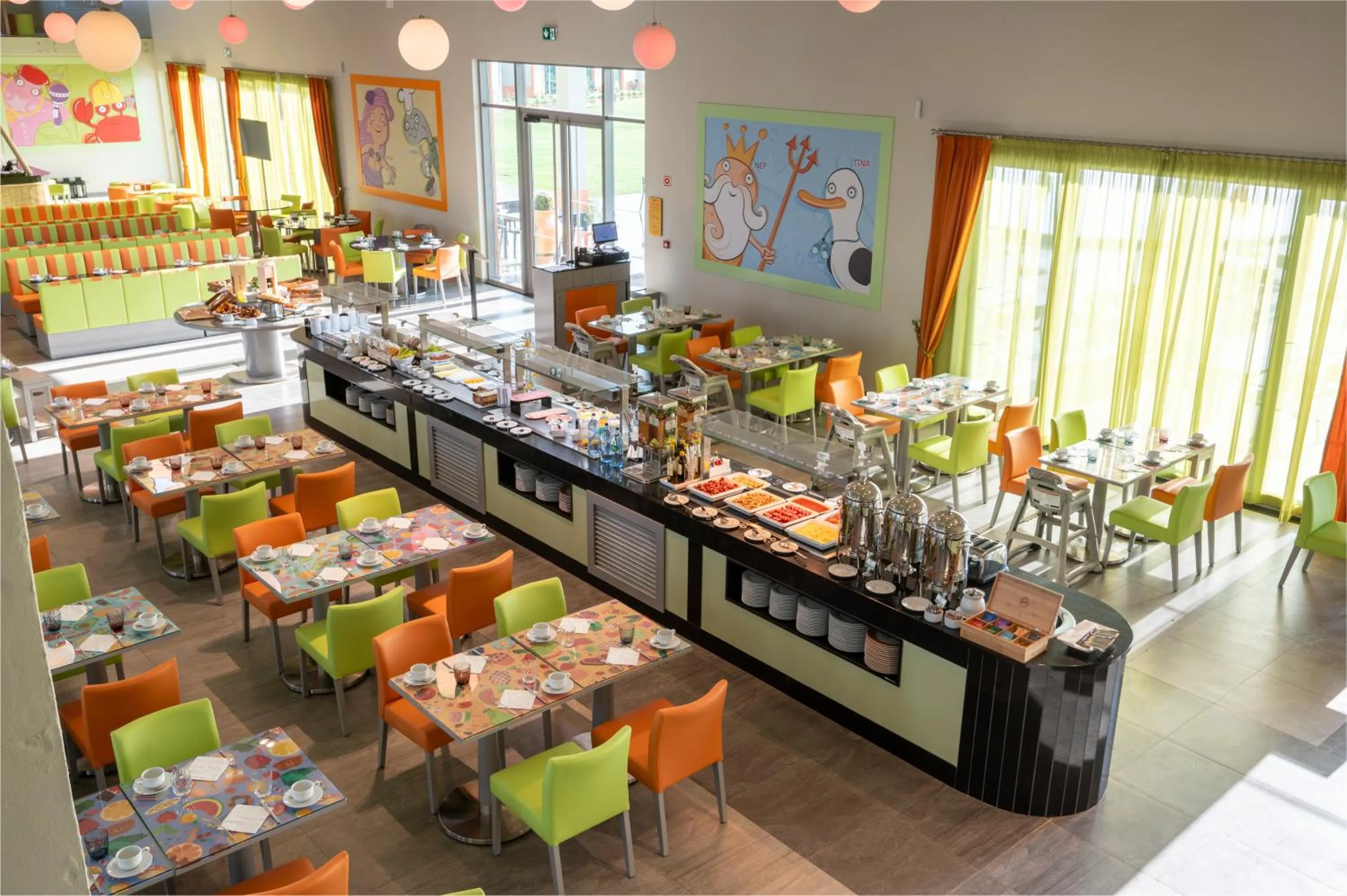 Restaurant/places to eat in Vila Gale Nep Kids