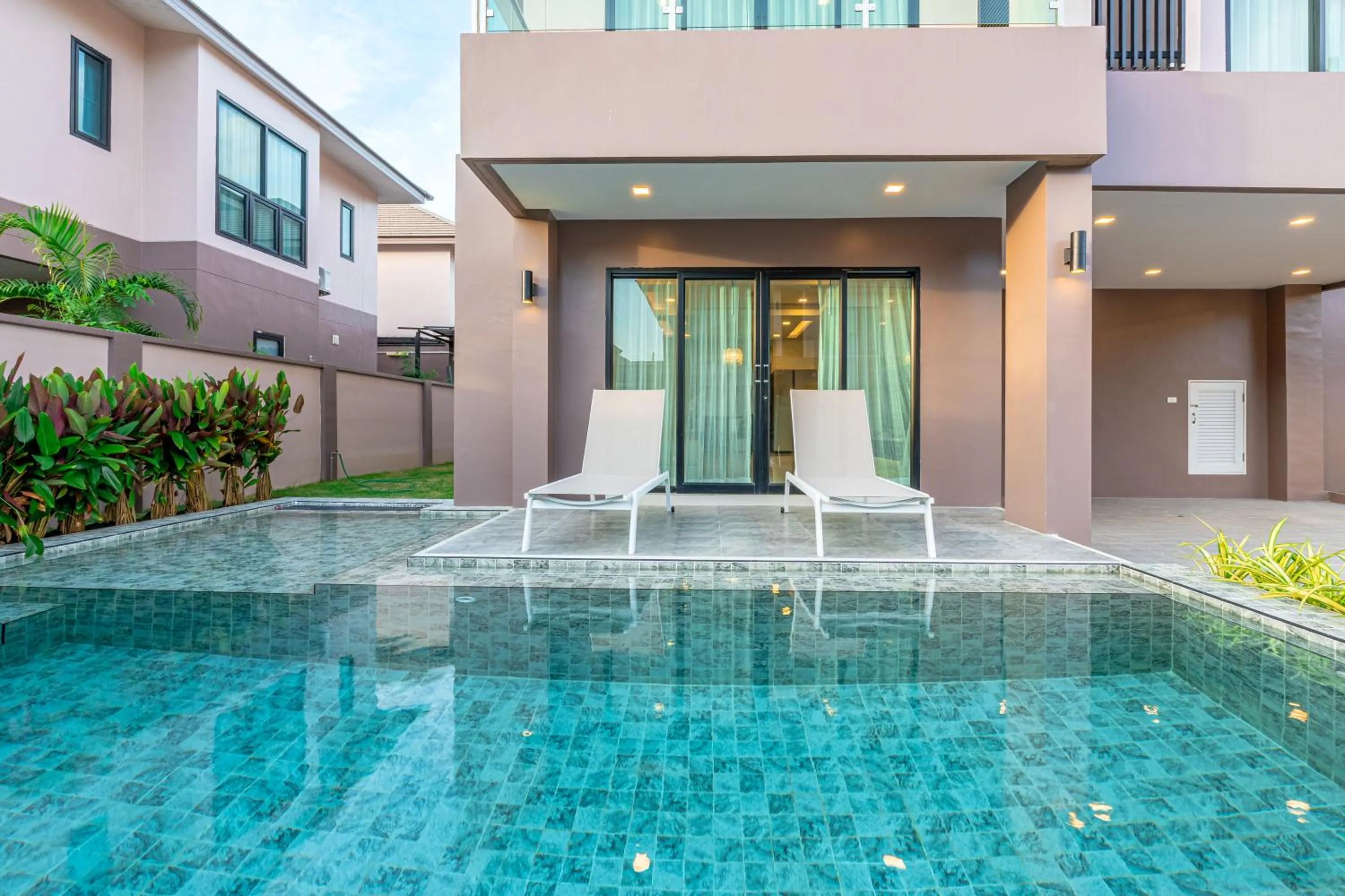 Swimming pool in Southern Peak Pool Villa Huay Yai Pattaya