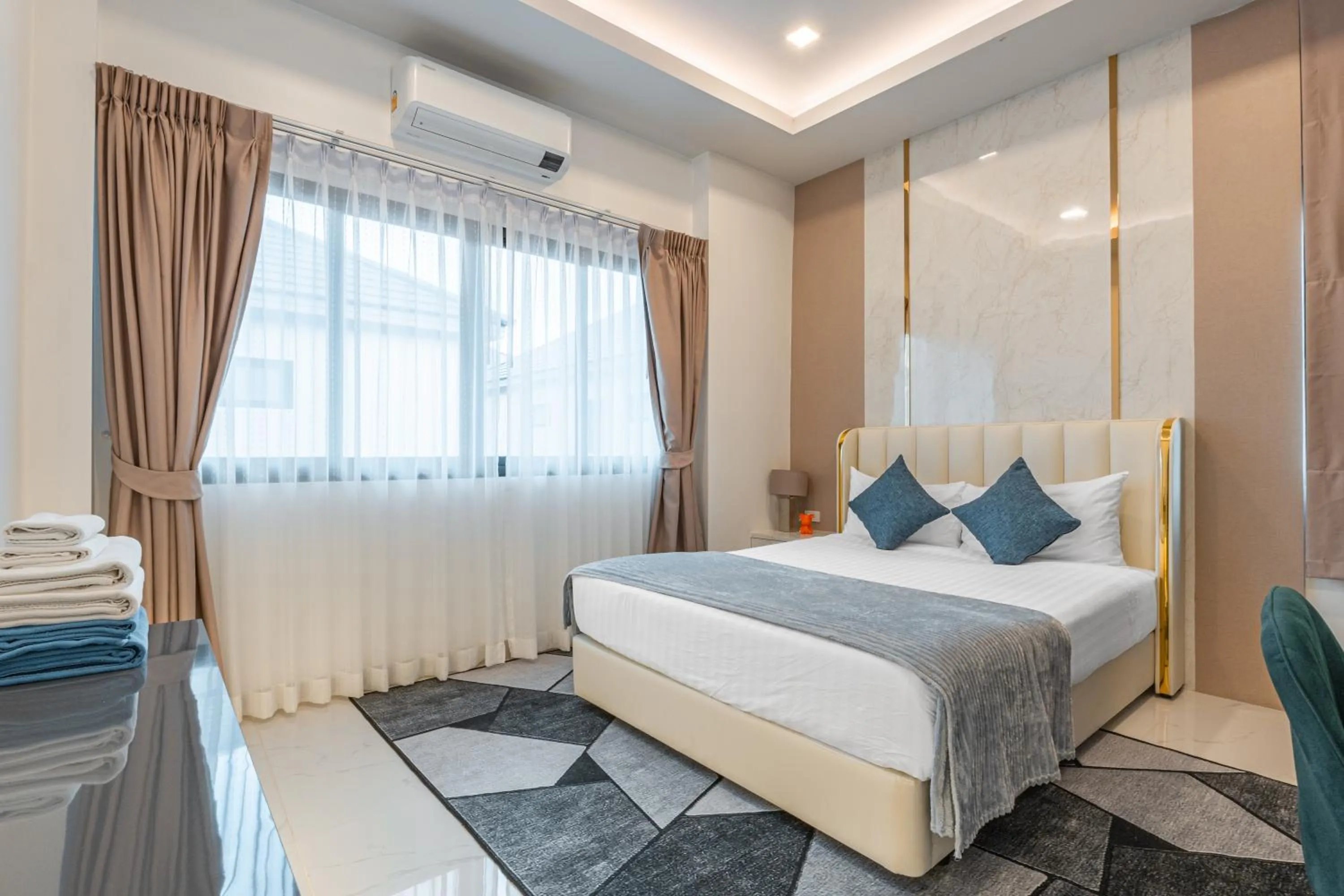 Bed in Southern Peak Pool Villa Huay Yai Pattaya