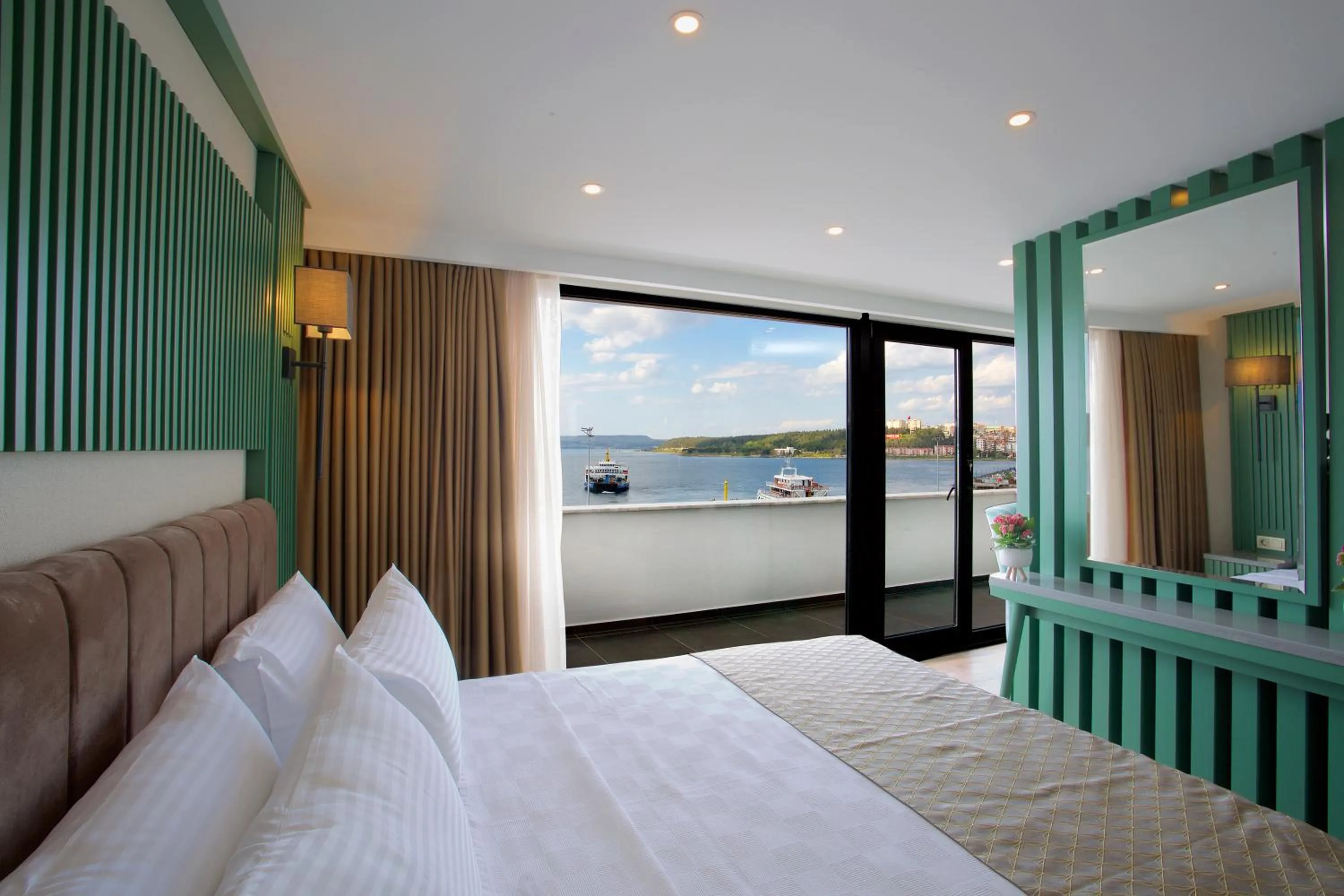 Bed in Çanakkale Bosphorus Port Aspen Hotel