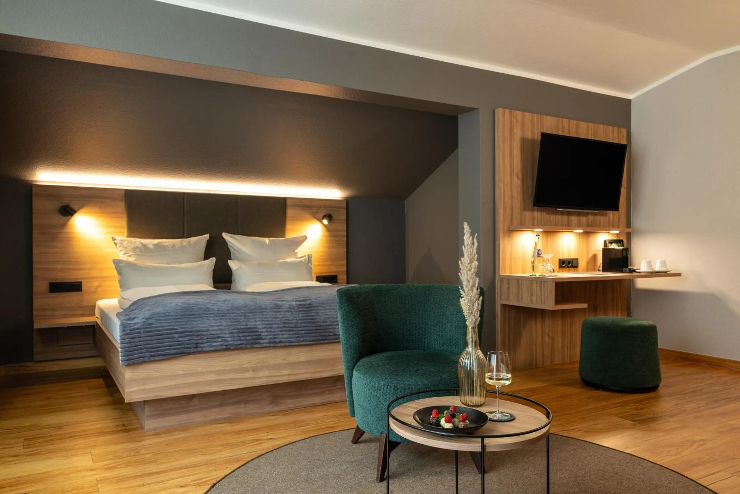 Photo of the whole room, Bed in Uferdeck - Boutique Hotel